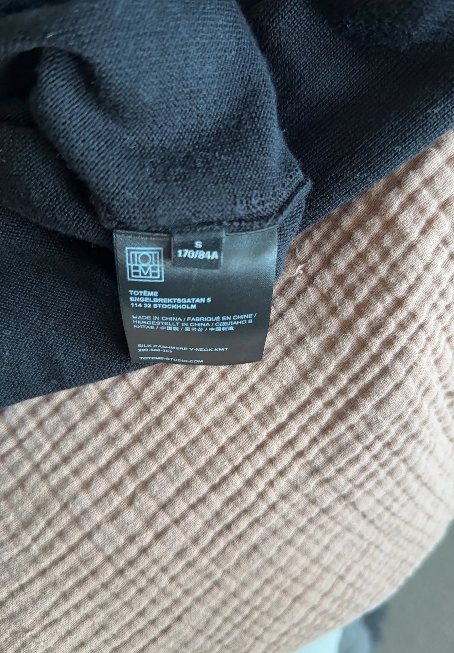 Toteme Silk Cashmere V--sidentröja