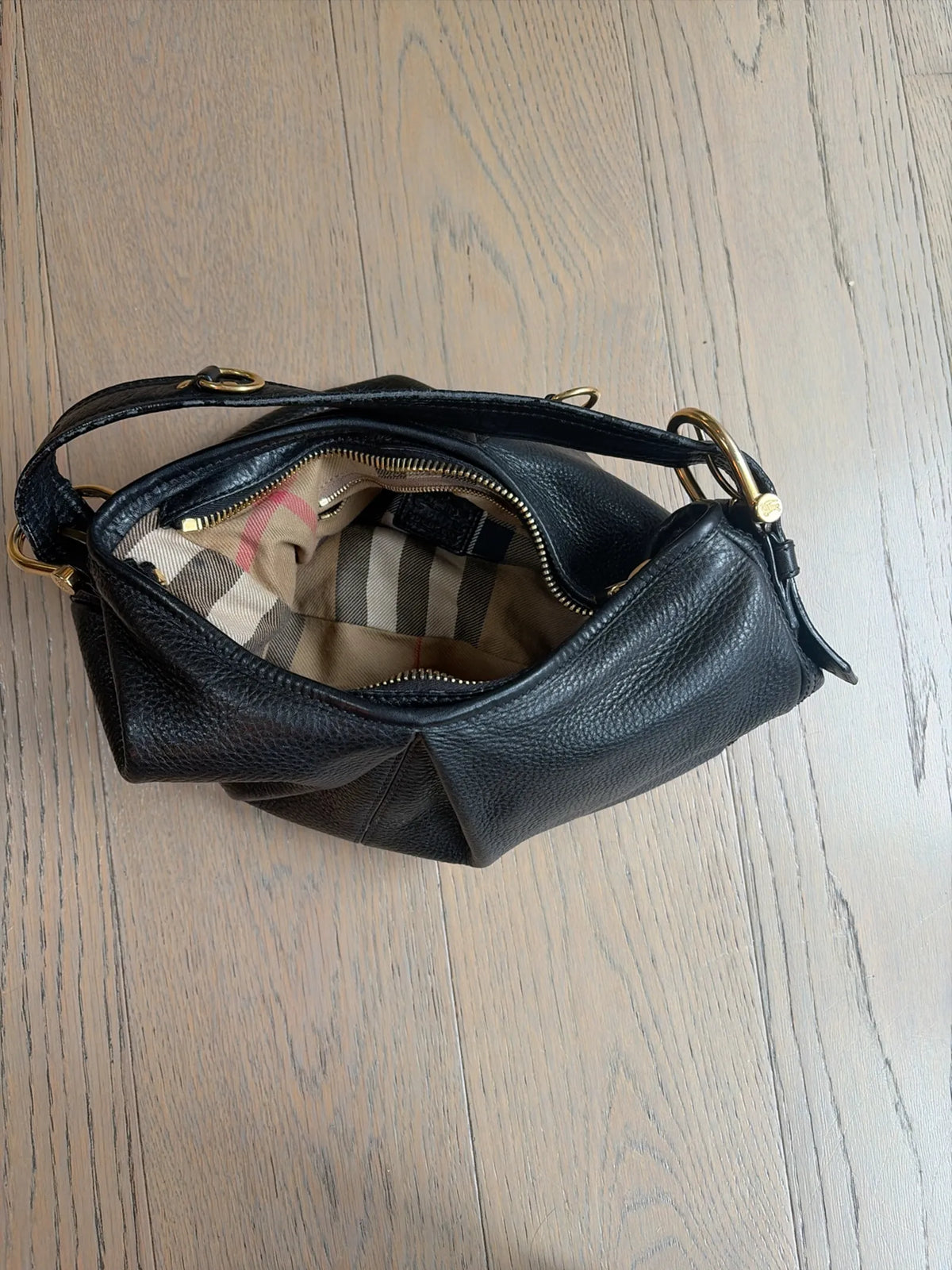 Burberry Malika Hobo-skinnaxelremsväska