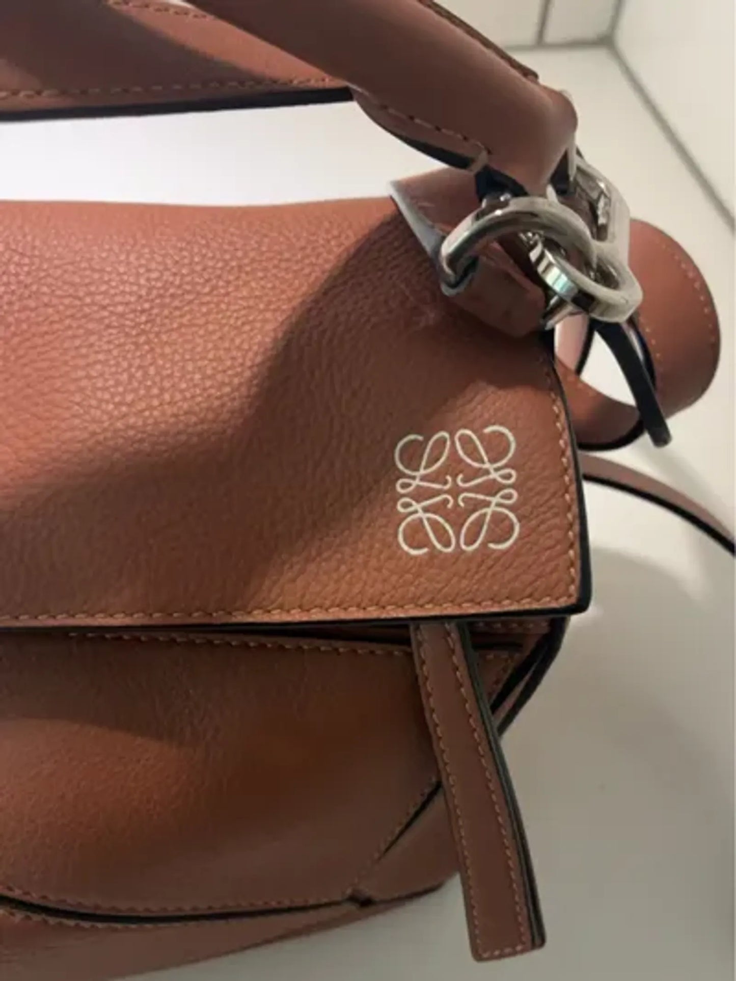 Loewe Puzzle-skinnaxelremsväska