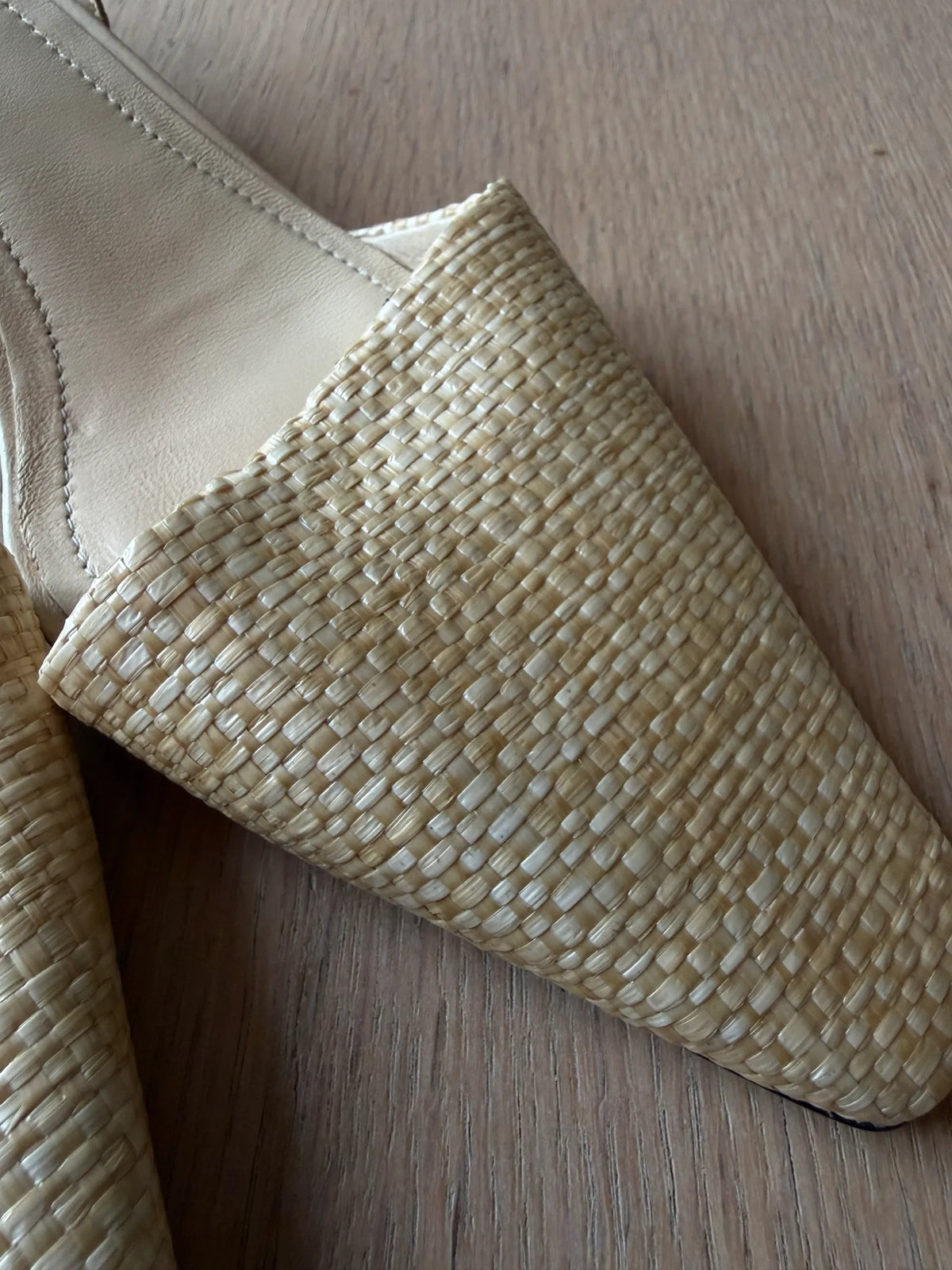 Toteme Raffia Slingbacks-klackar NWOT