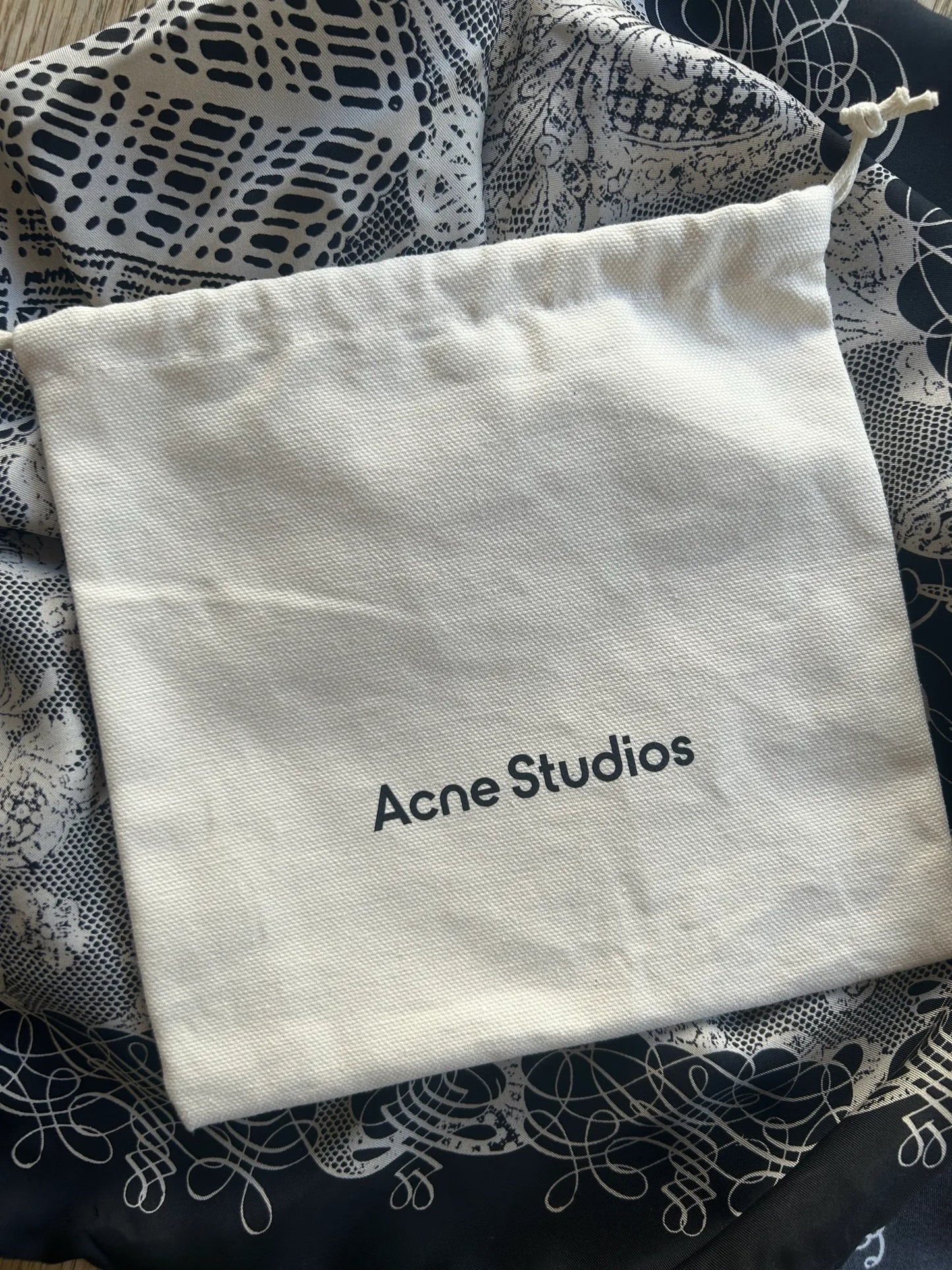 Acne Studios Paisley Silk-sidensjal