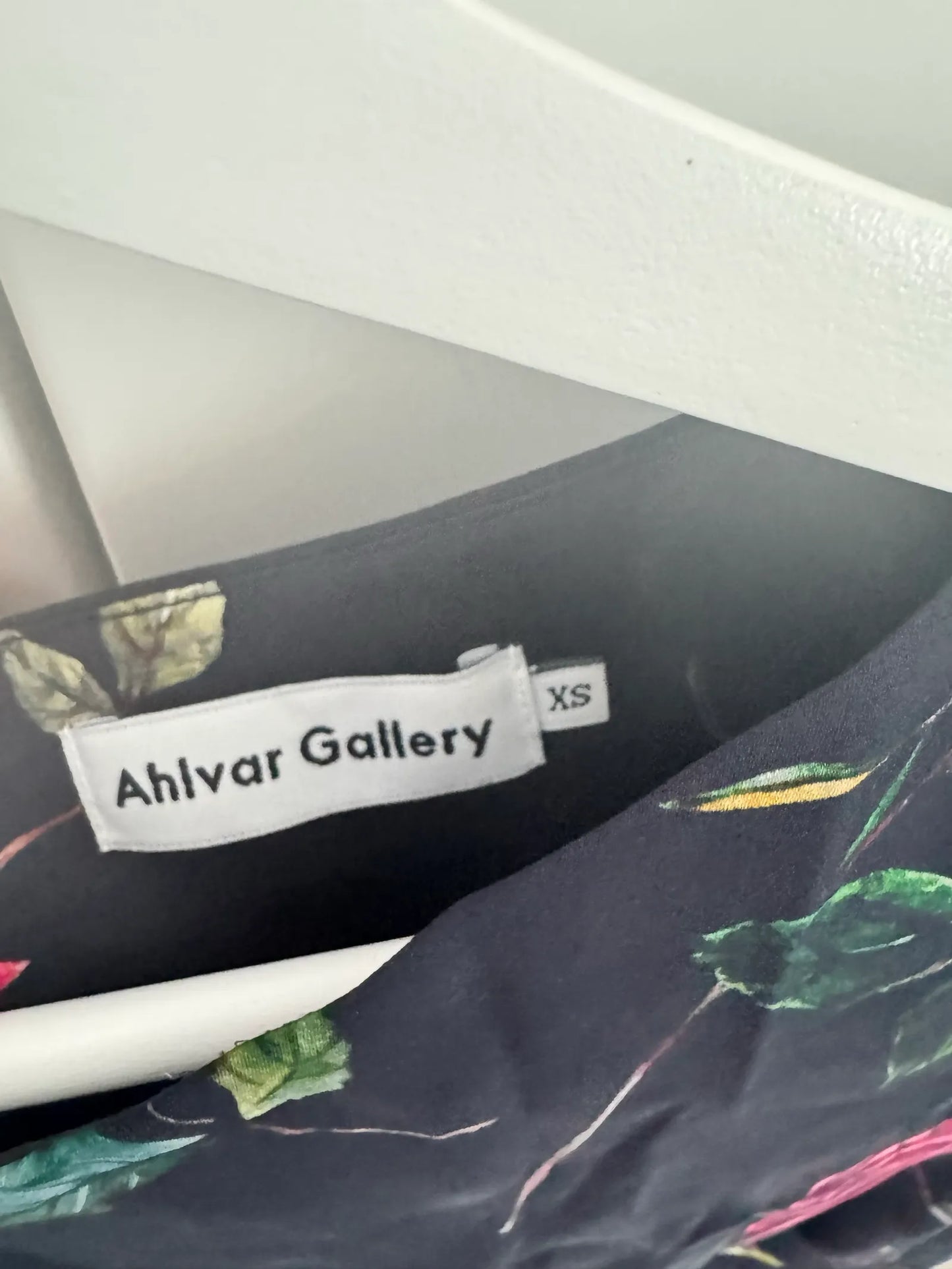 Ahlvar Gallery Top