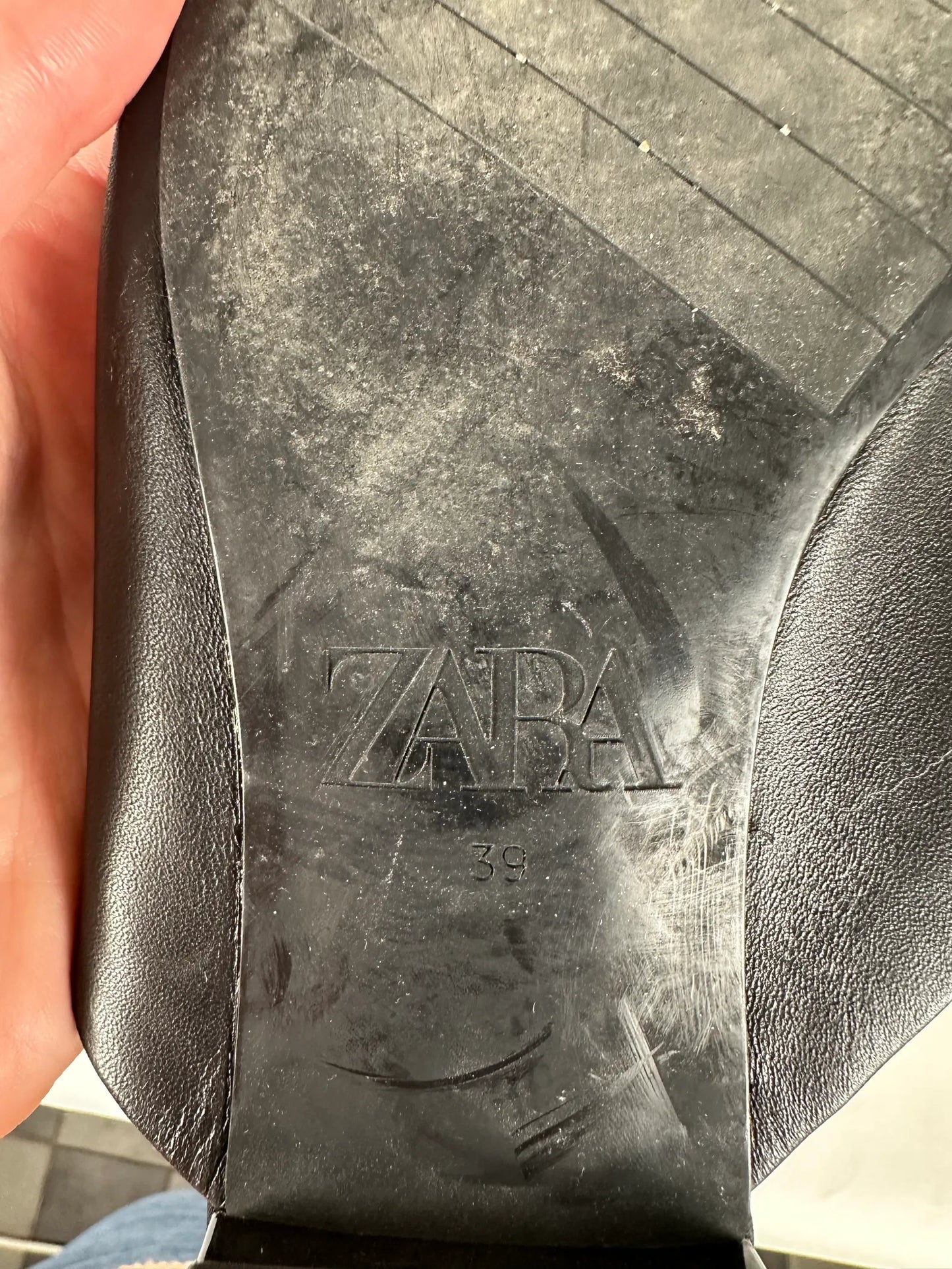Zara-skinnsandaler