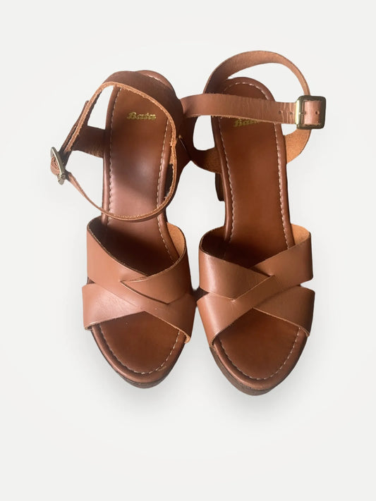 Bata-skinnsandaler NWOT
