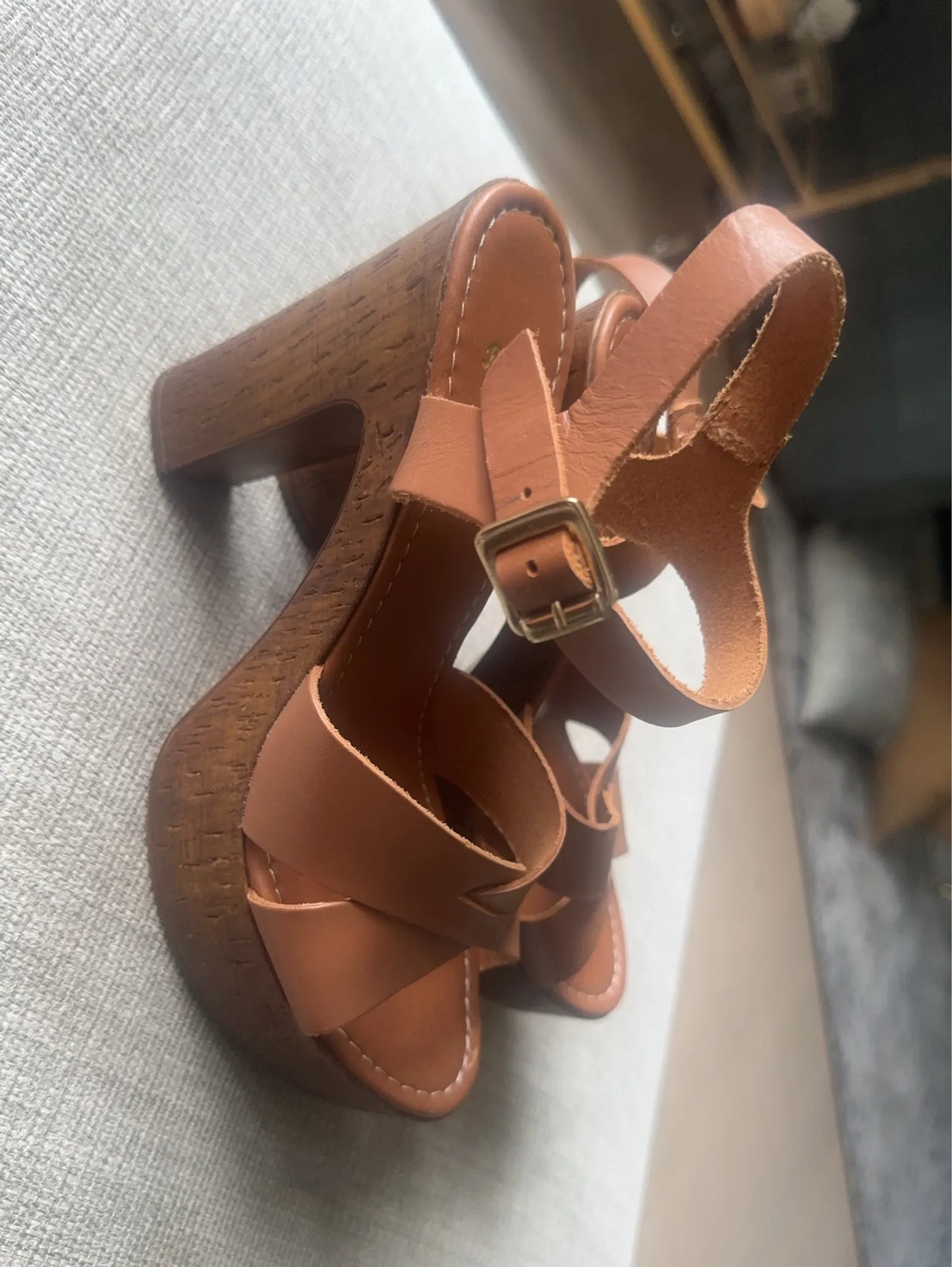 Bata-skinnsandaler NWOT