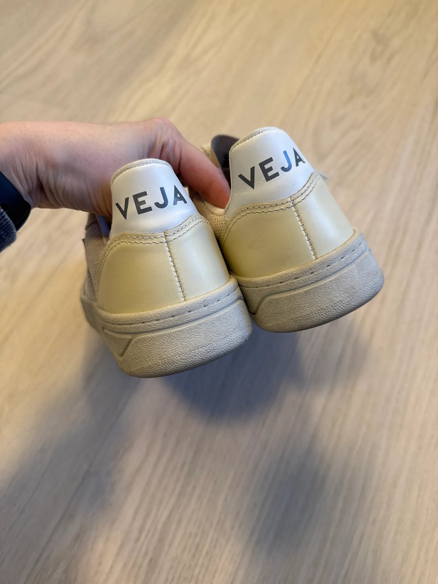 Veja-skinnsneakers