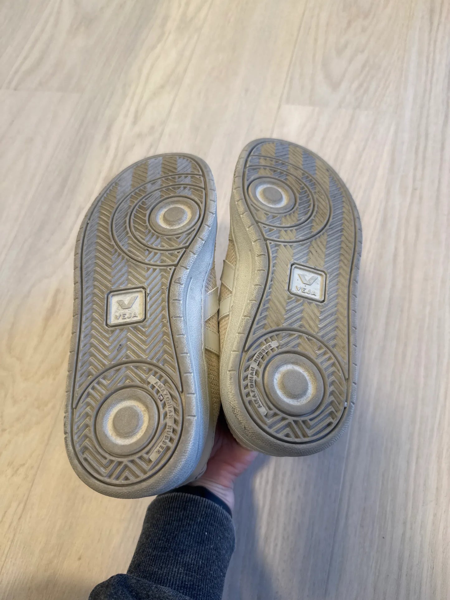 Veja-skinnsneakers