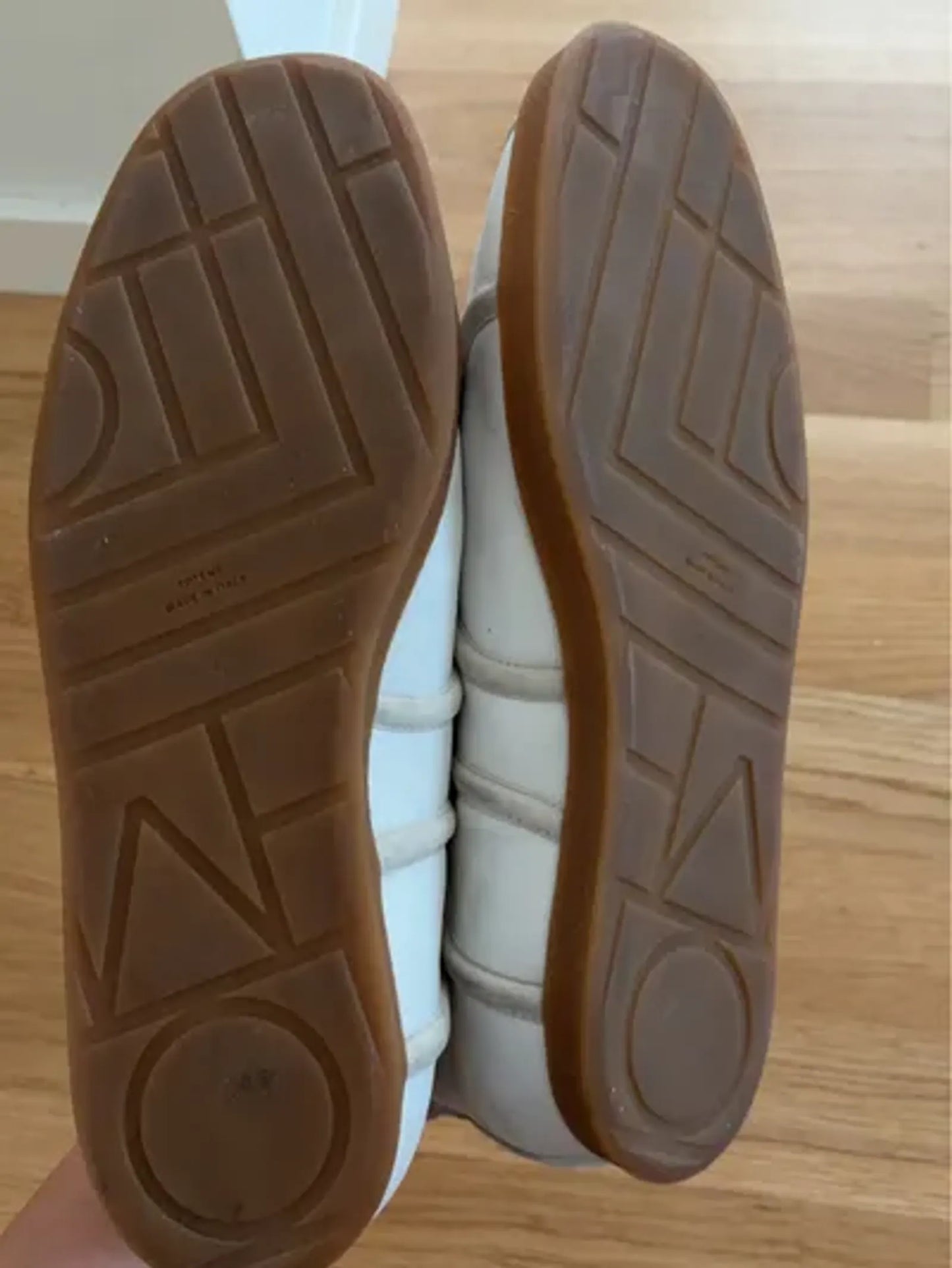 Toteme-skinnsneakers