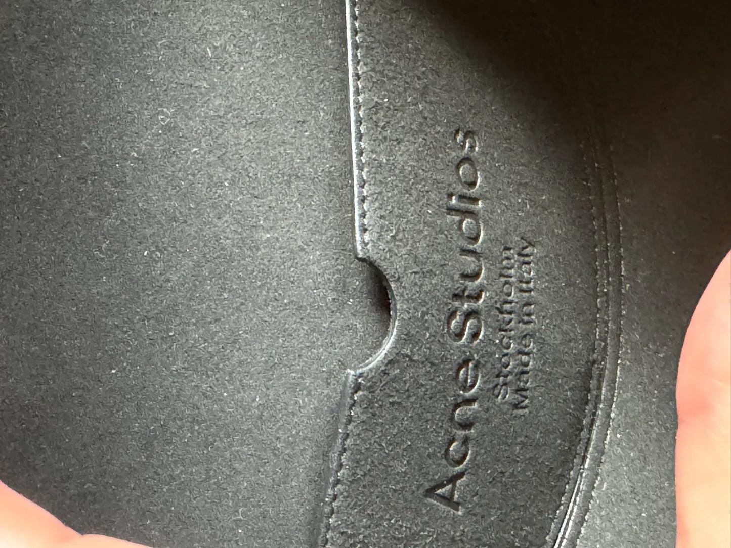 Acne Studios-skinnaxelremsväska