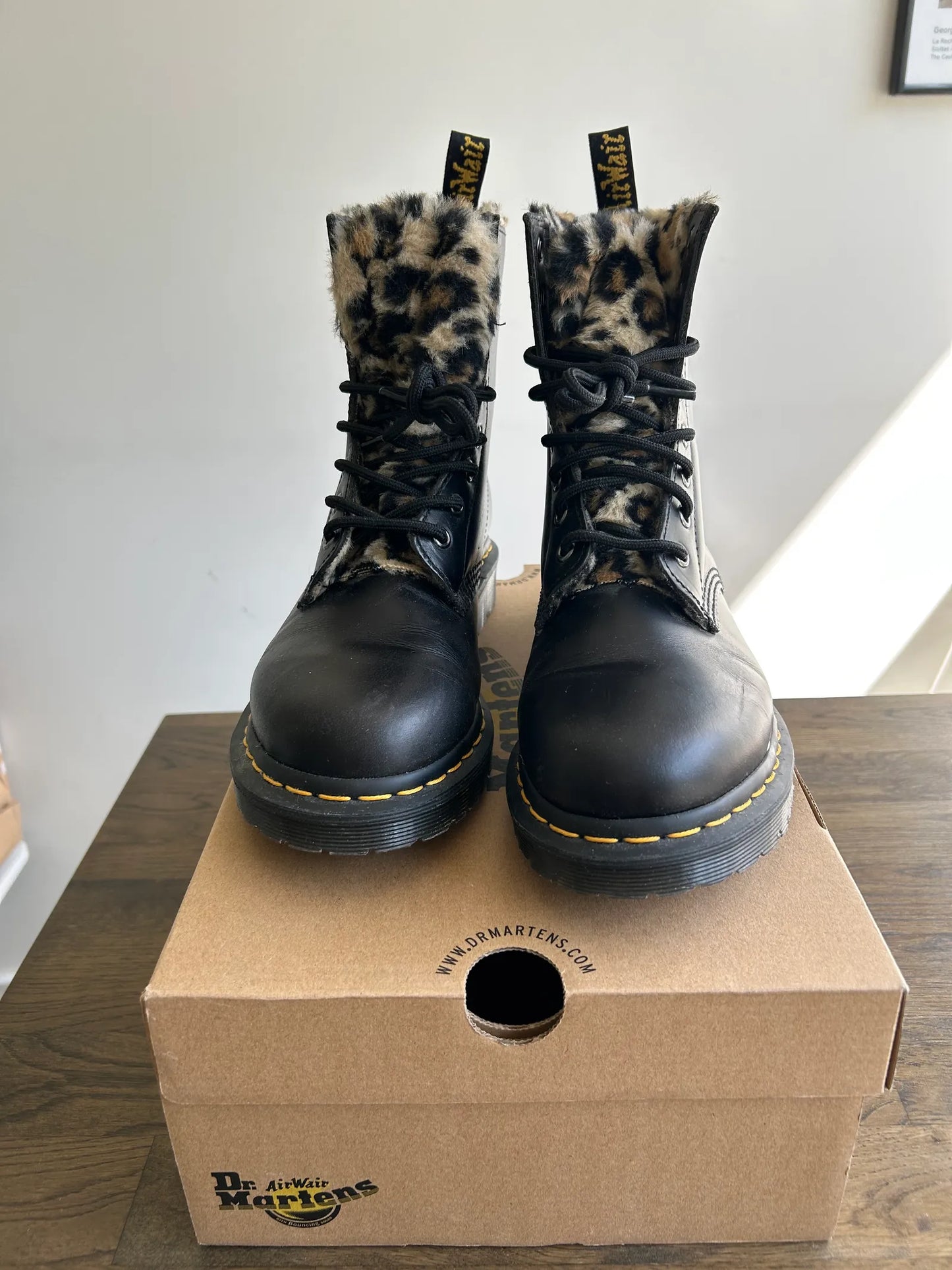 Dr. Martens 1460 Serena Leo-skinnkängor NWOT