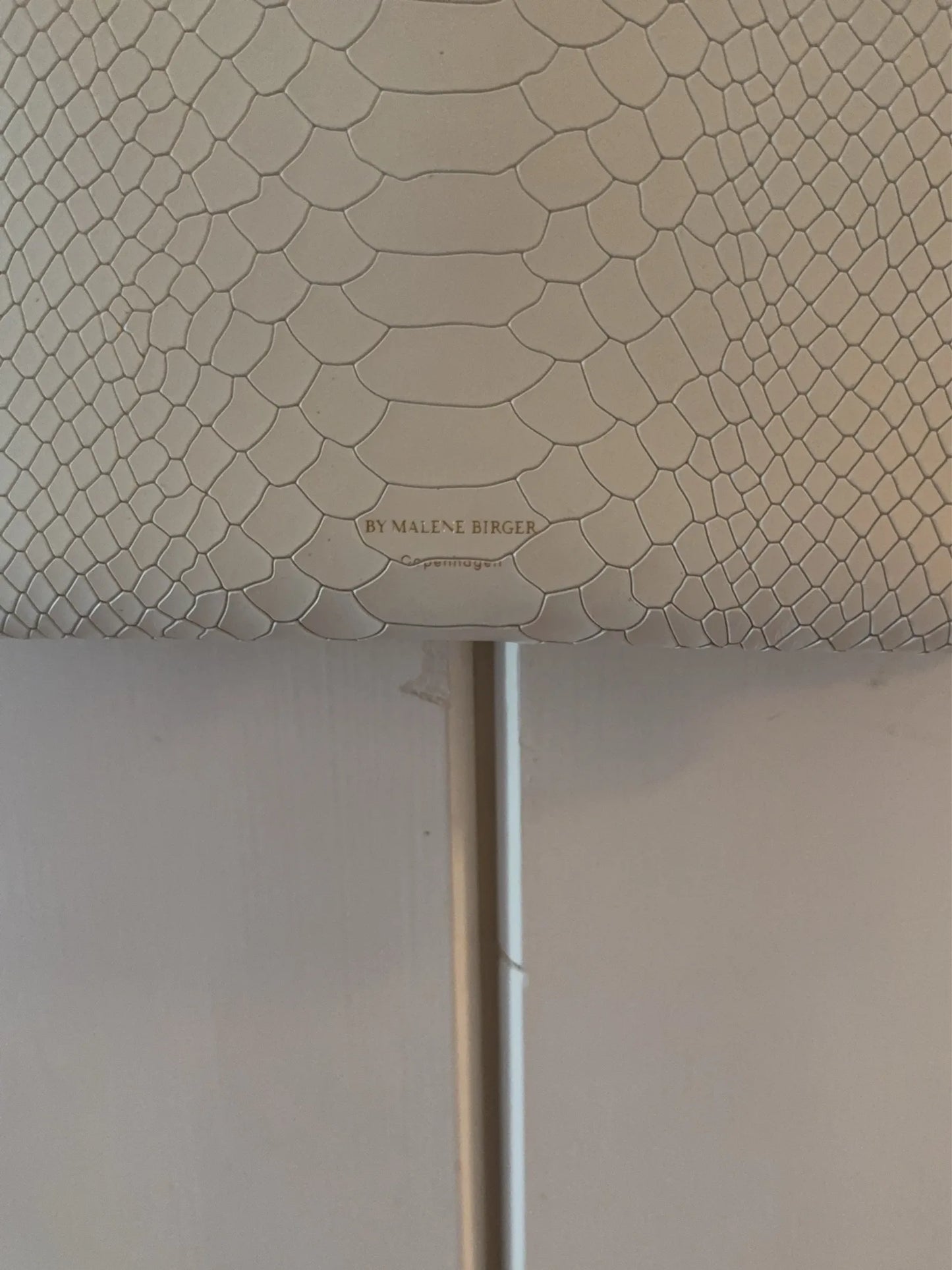 By Malene Birger-skinnaxelremsväska NWOT