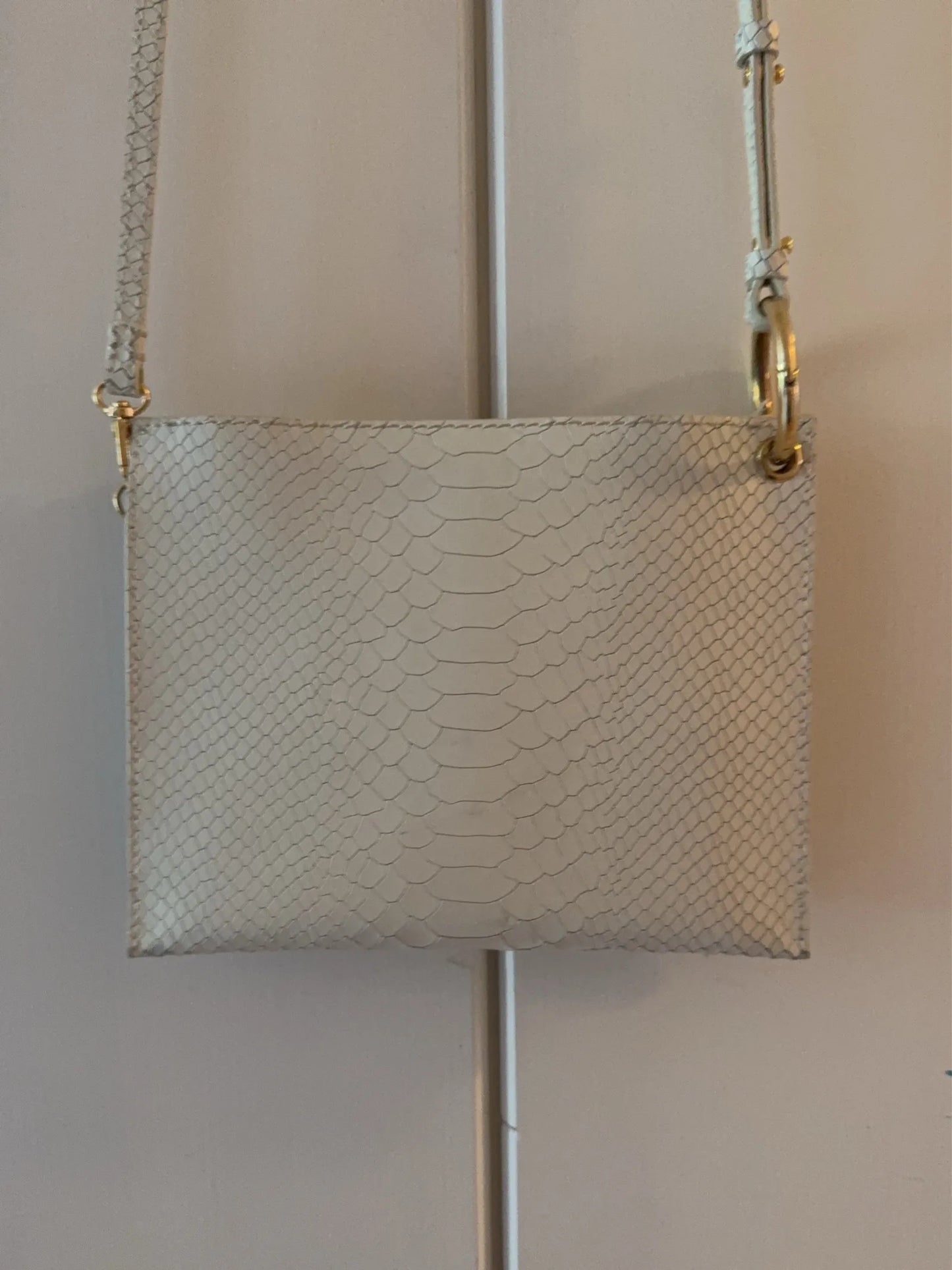 By Malene Birger-skinnaxelremsväska NWOT