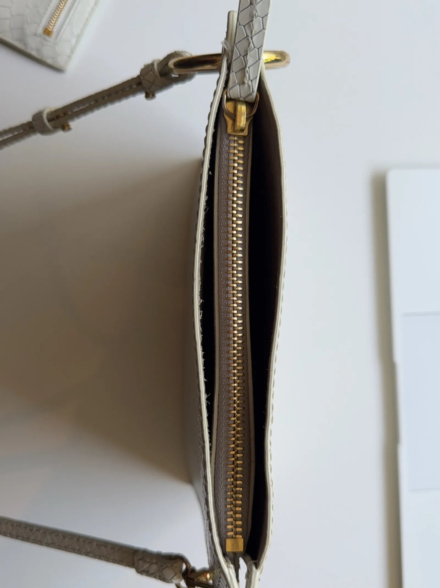 By Malene Birger-skinnaxelremsväska NWOT