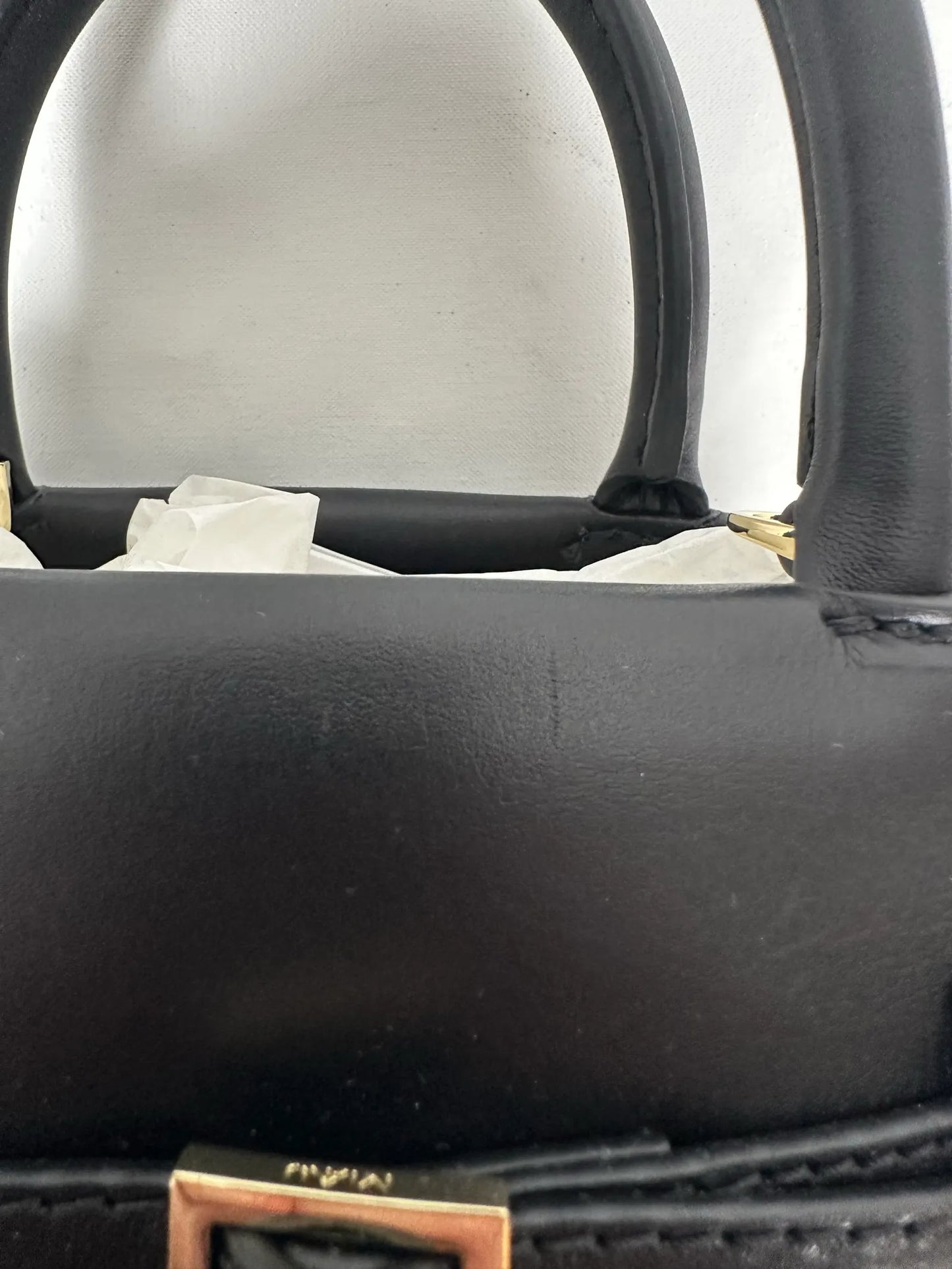 Manu Atelier-skinnhandväska