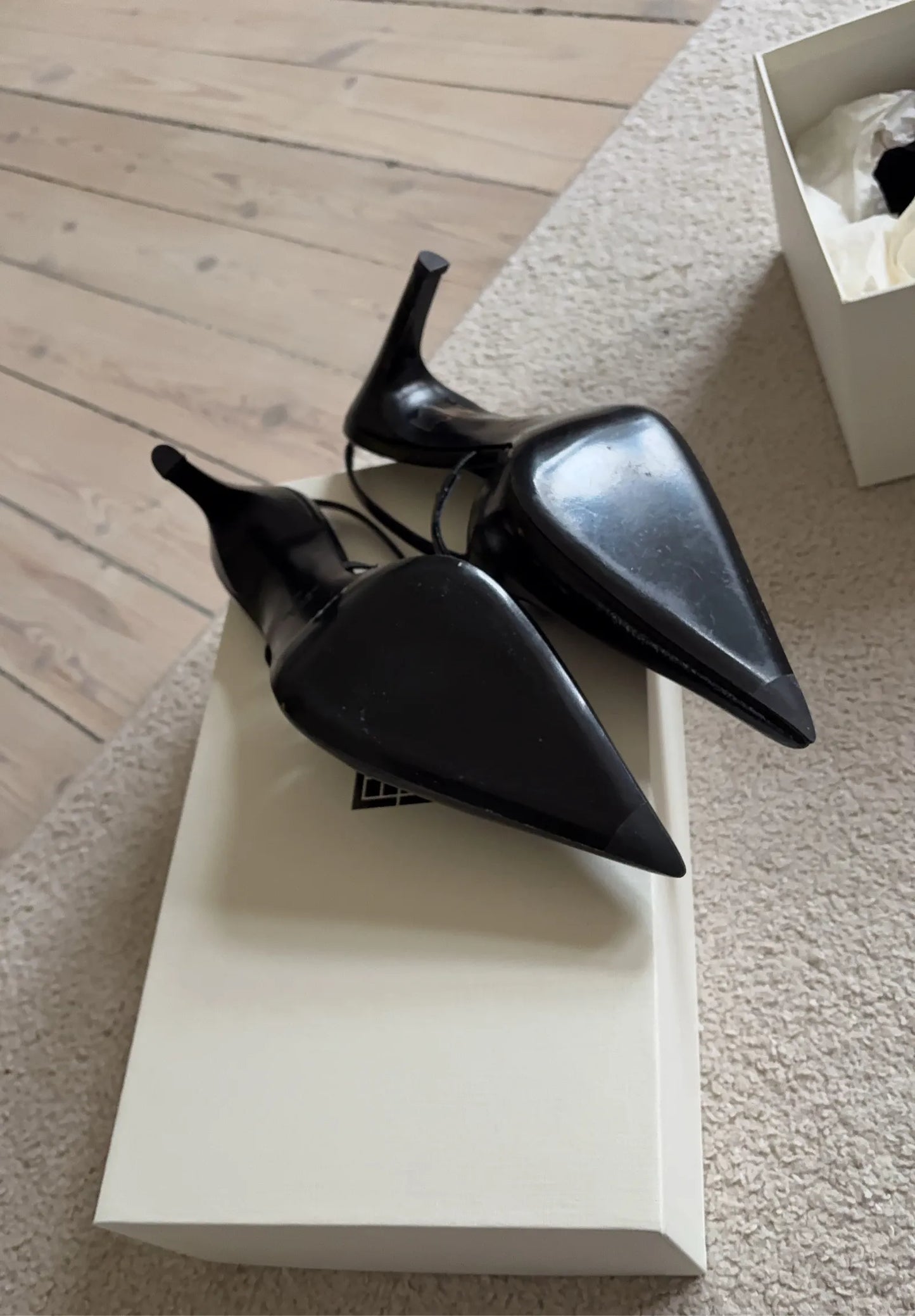 Toteme Naplack Stilettos Slingbacks Svarta Heels