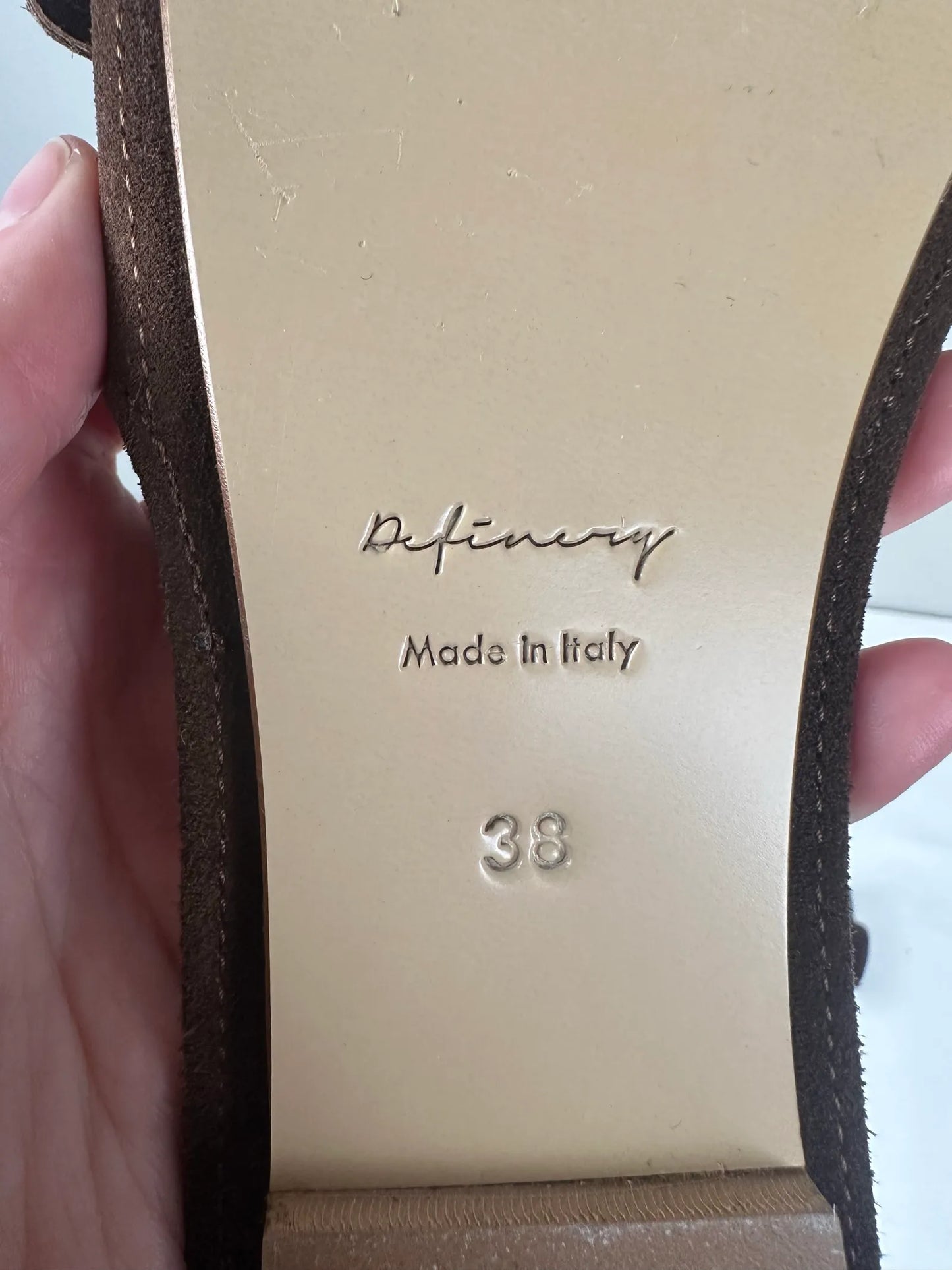 Definery-skinnsandaler NWOT