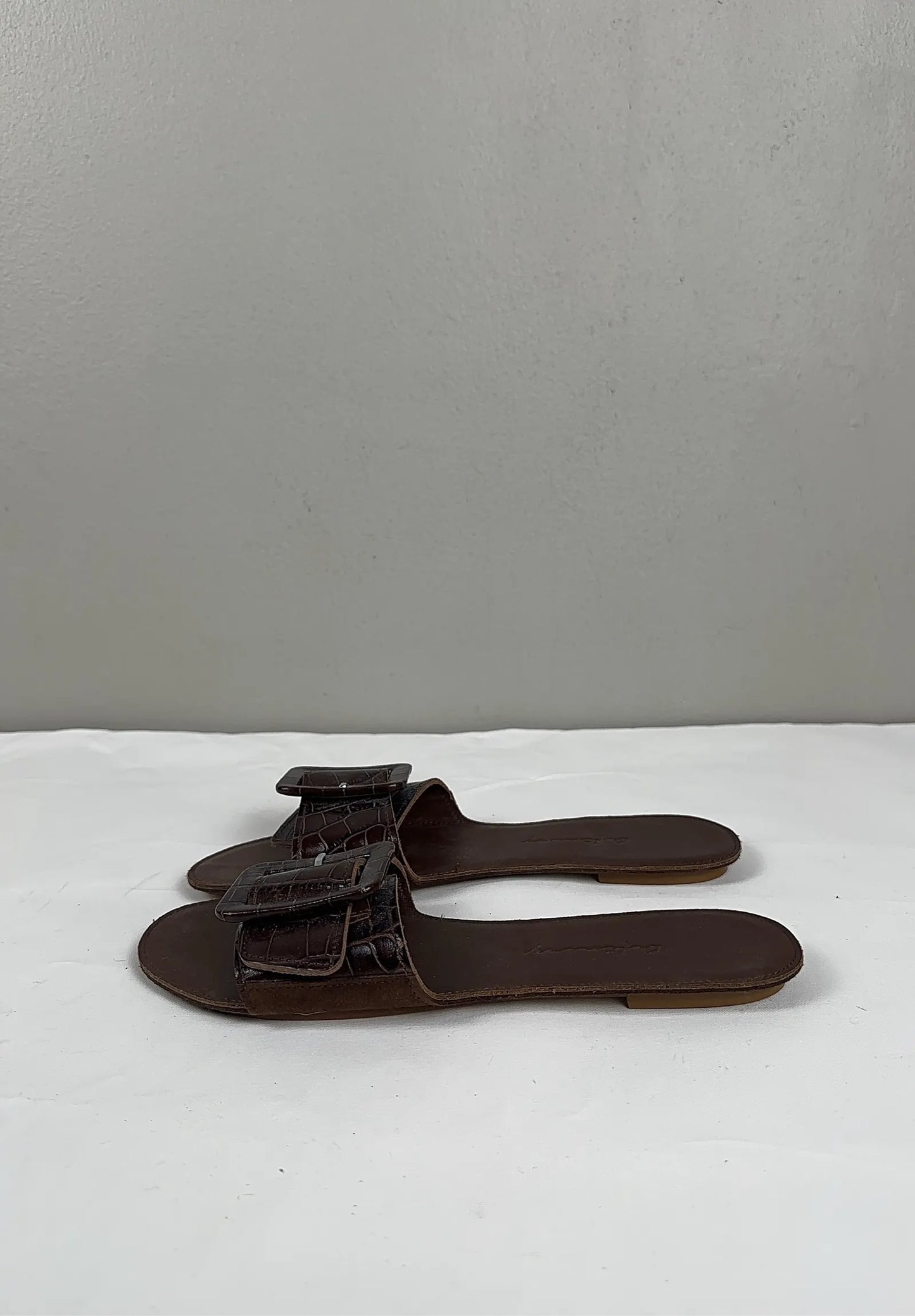 Definery-skinnsandaler NWOT