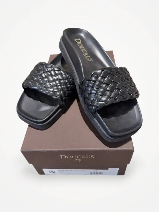 Doucals Davao Sandals