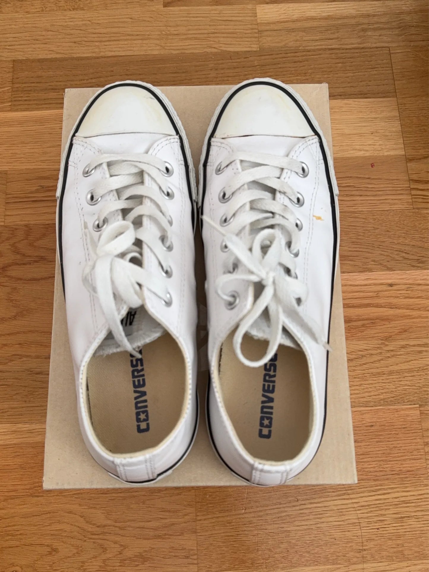 Converse-skinnsneakers