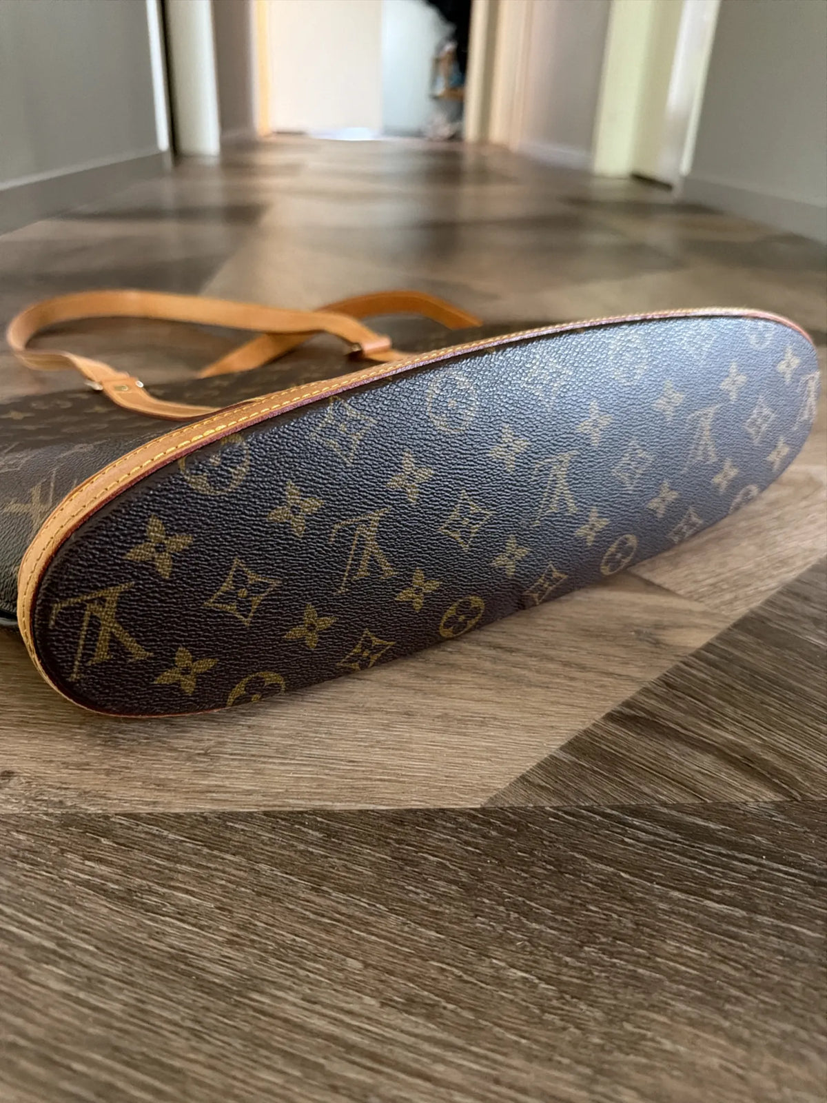 Louis Vuitton Shoulder bag