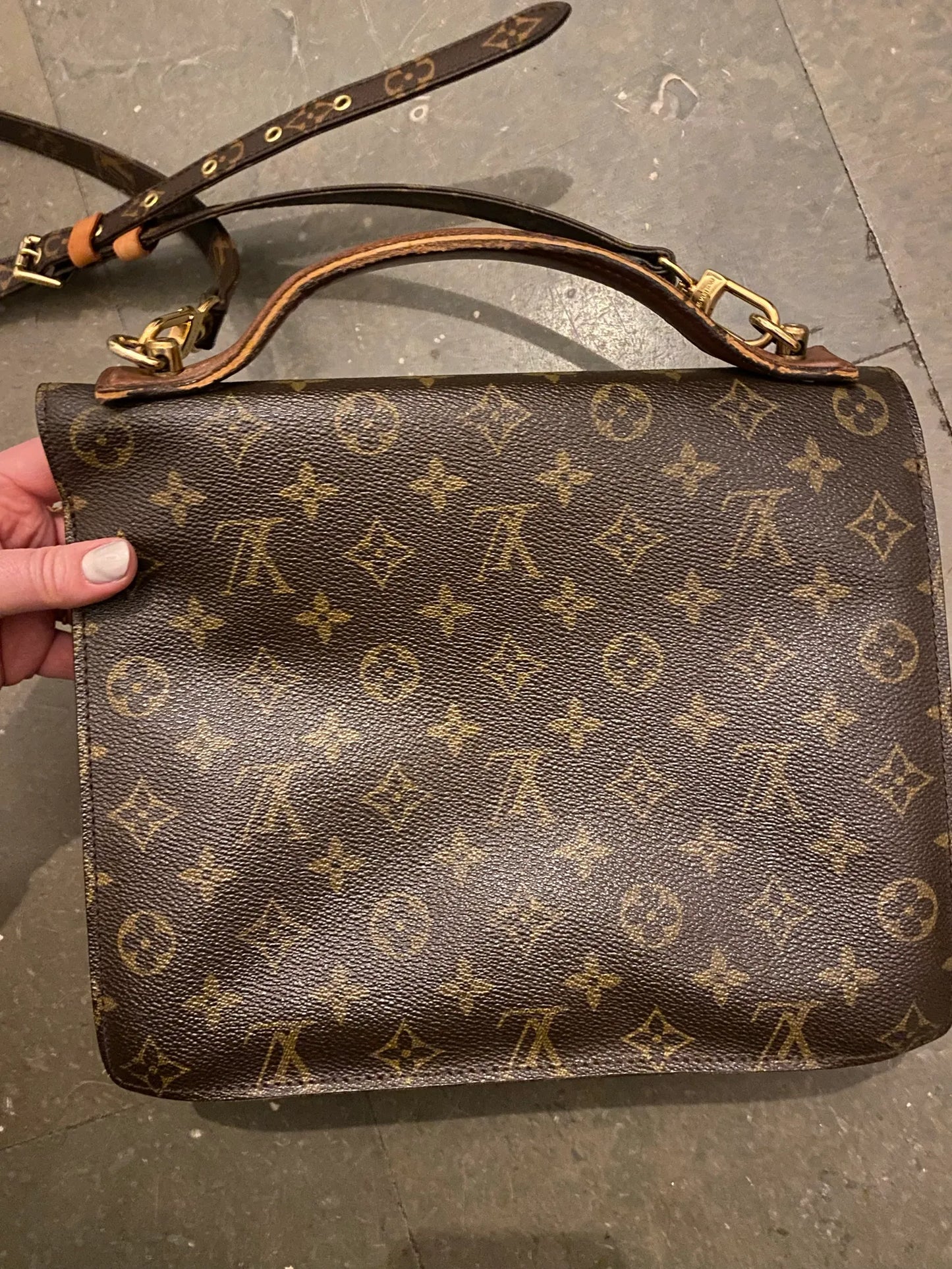 Louis Vuitton Shoulder bag