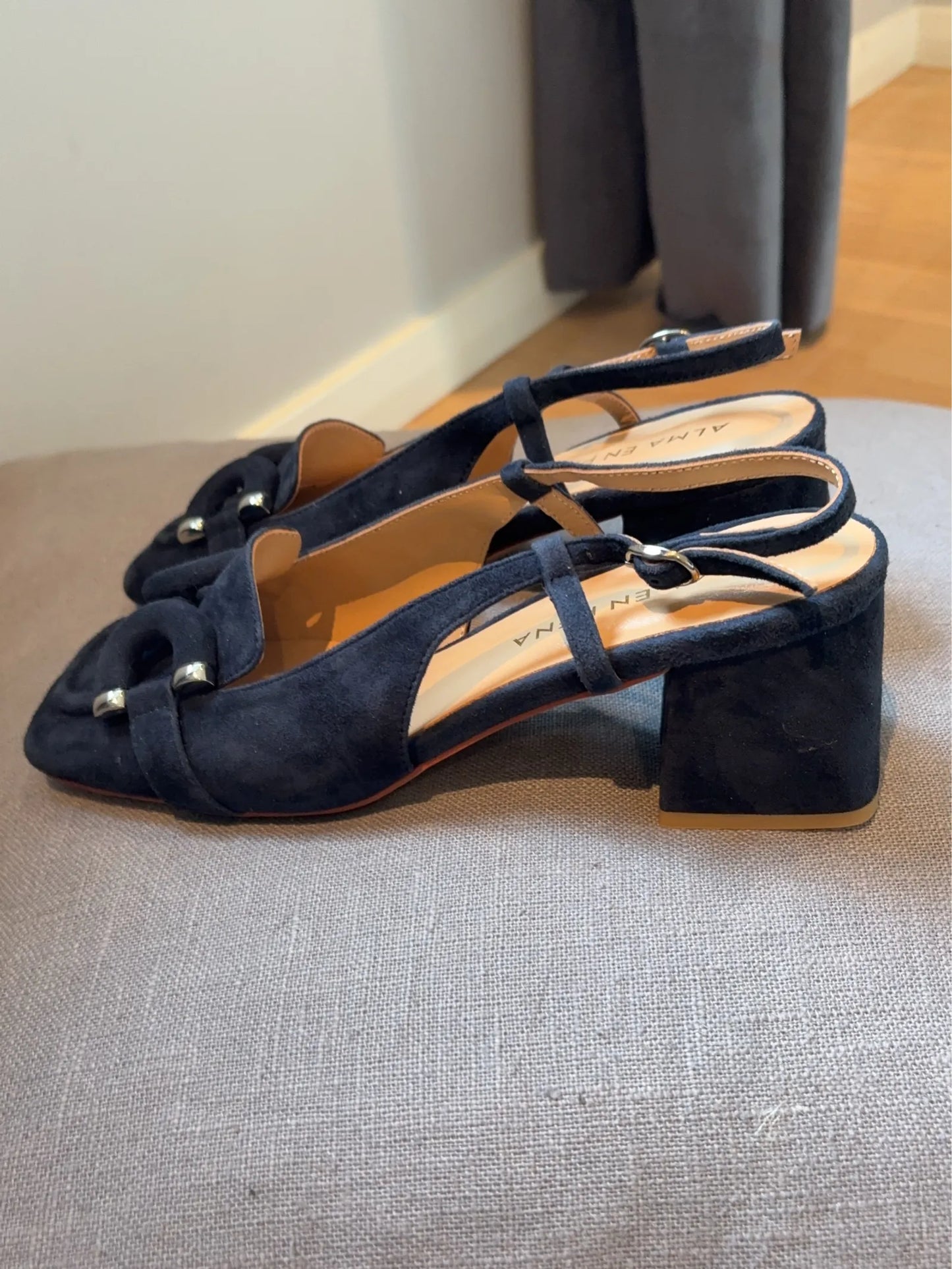 Alma EN Pena-skinnklackar NWOT
