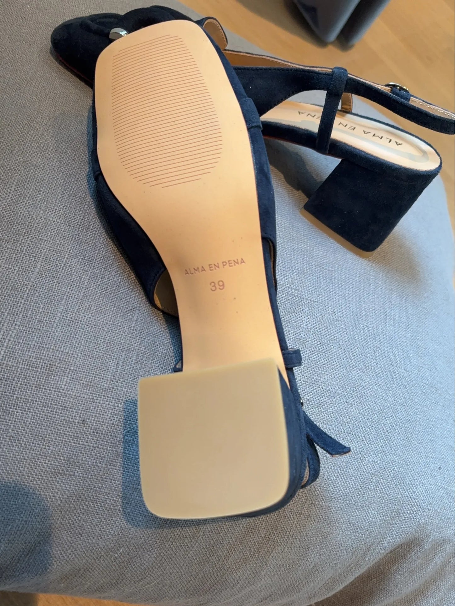 Alma EN Pena-skinnklackar NWOT
