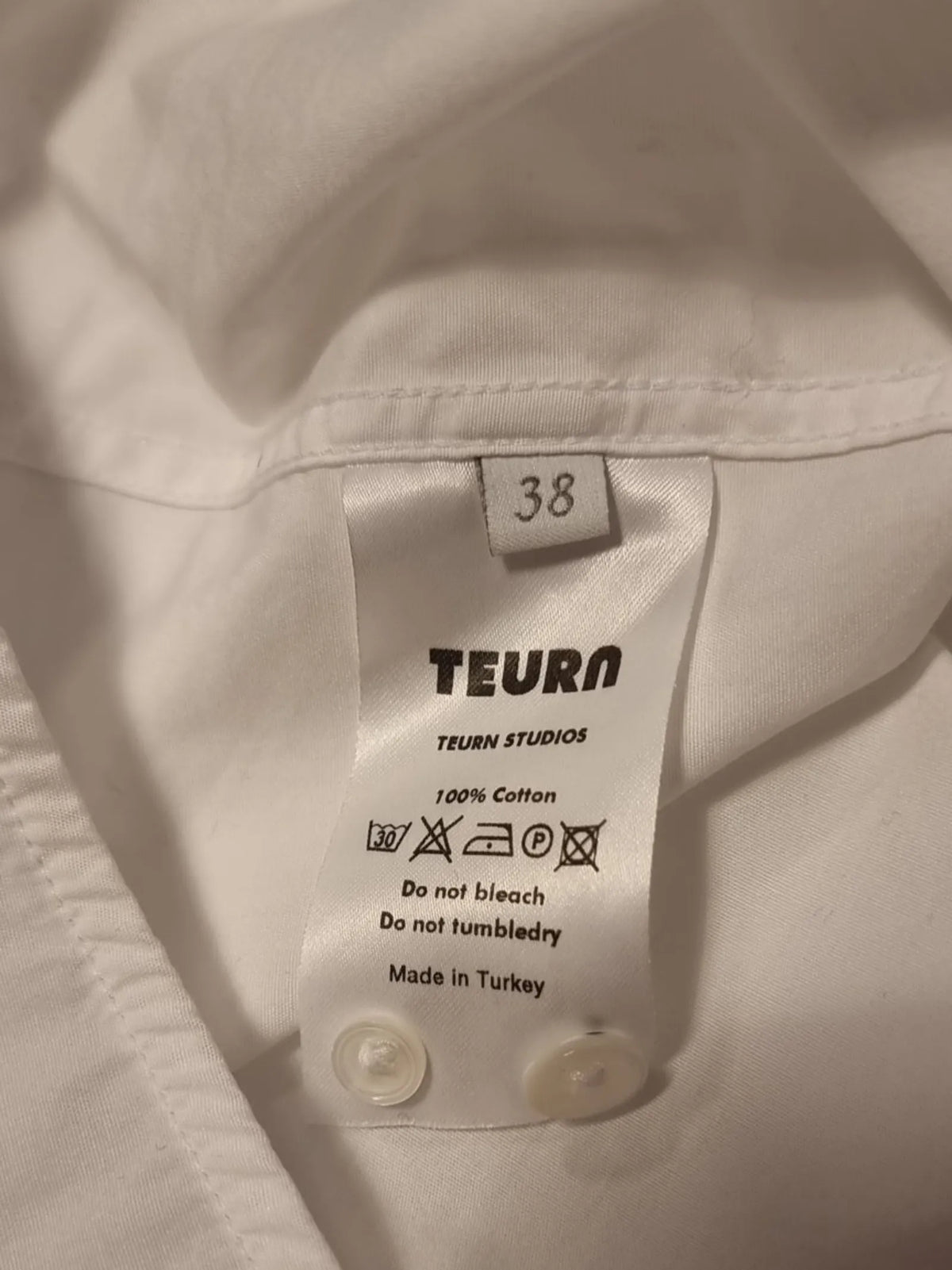 Teurn Studios-skjorta