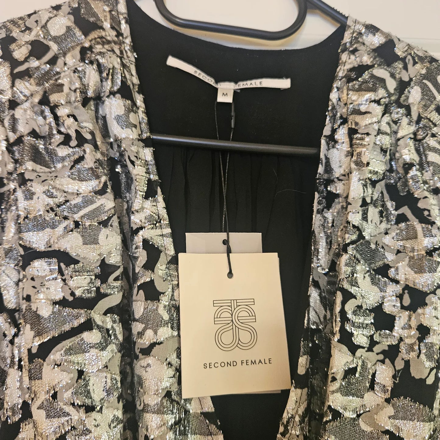 Second Female Doodle Wrap-blus NWT