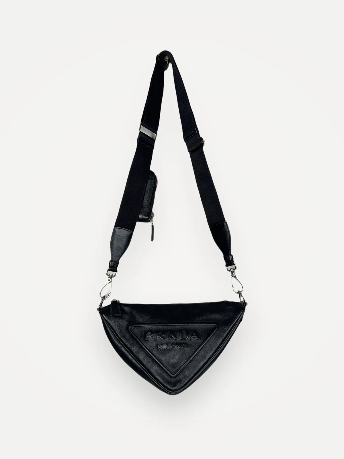 Prada-skinnaxelremsväska