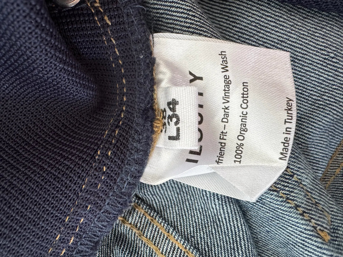 Boyfriend Fit - Dark Vintage Wash Jeans