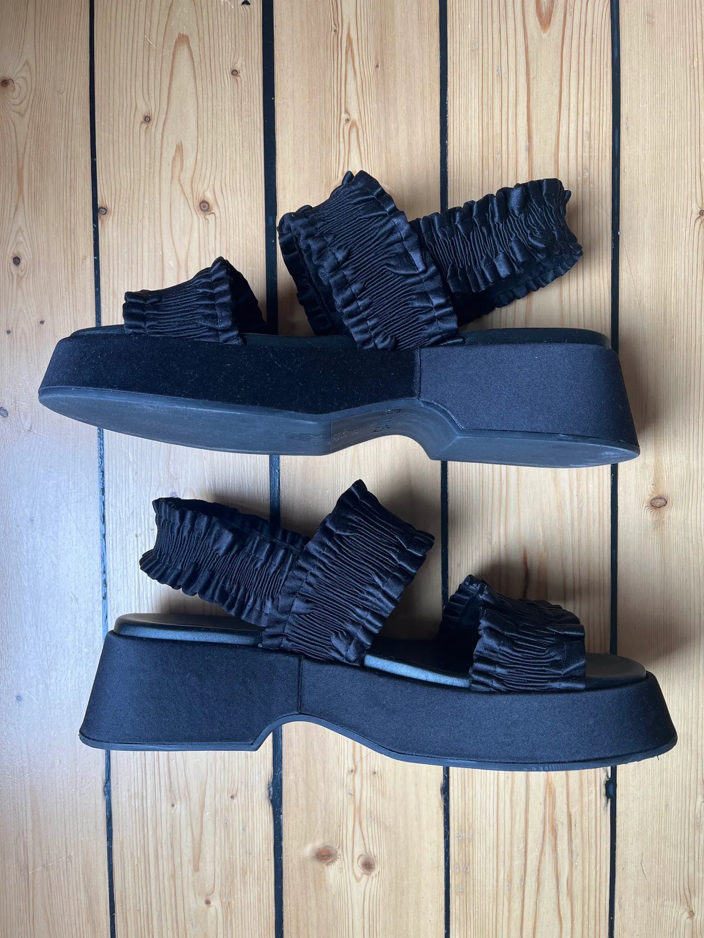 Ganni-skinnsandaler