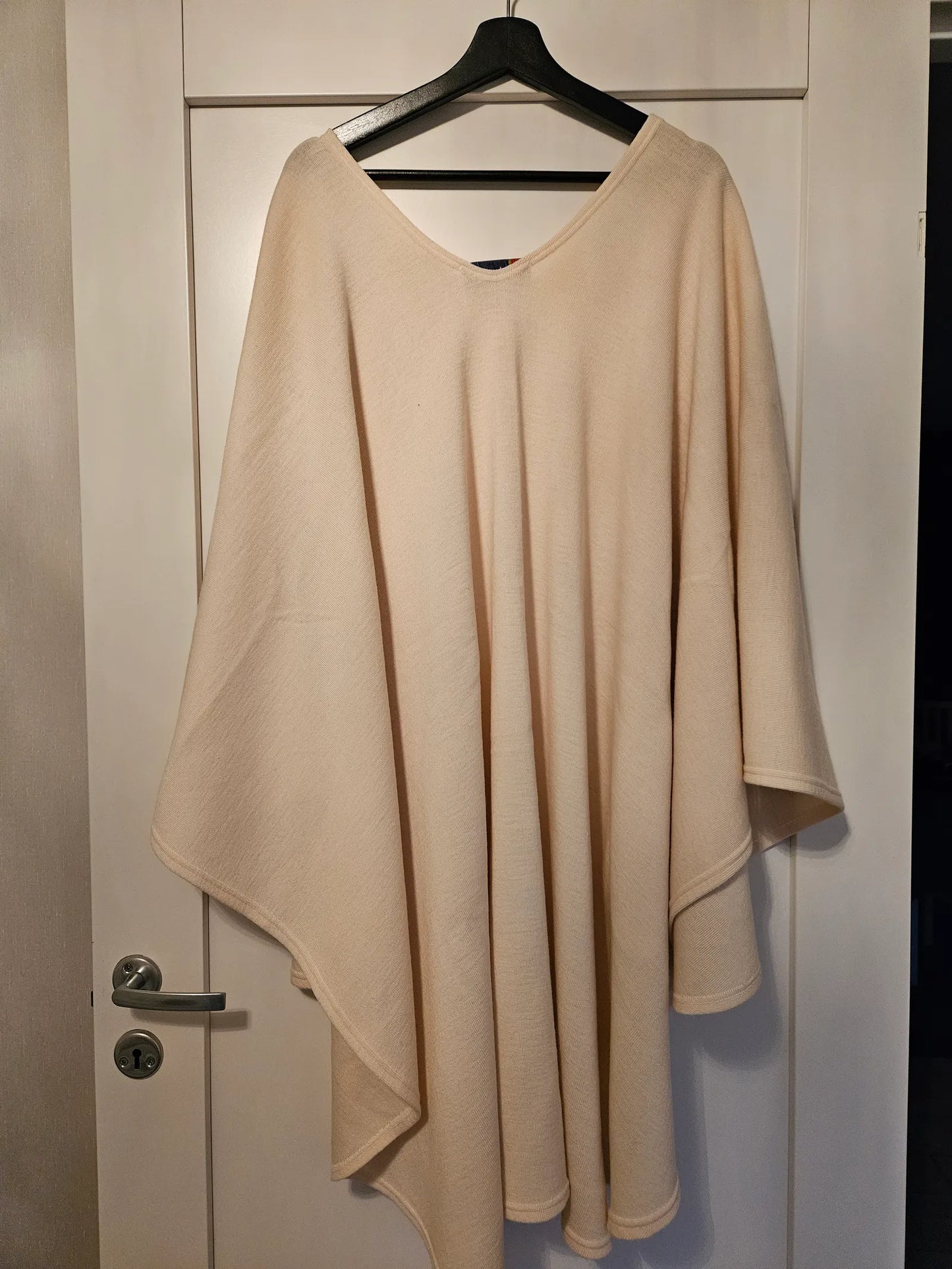 Busnel-ullponcho NWOT