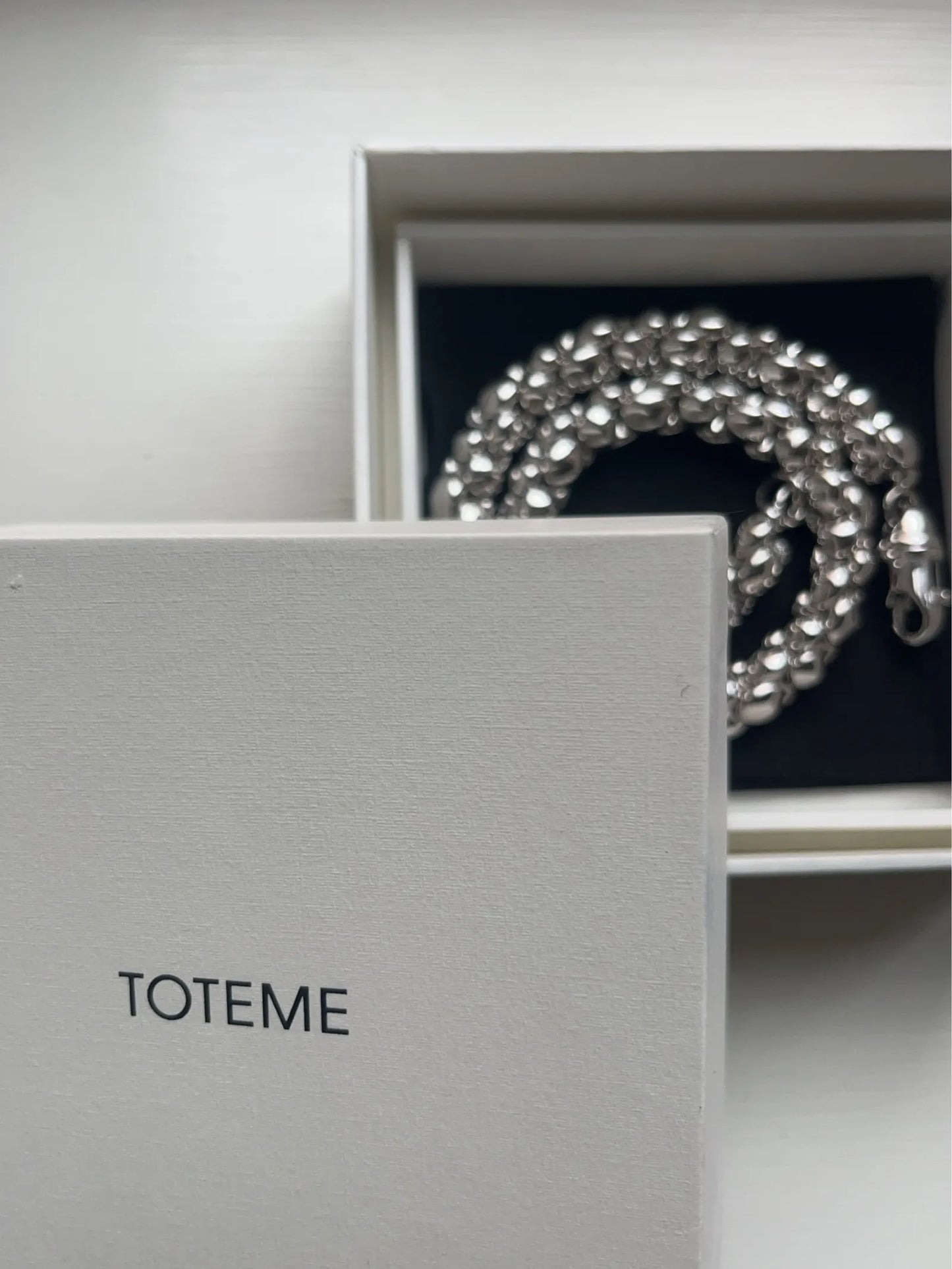 Toteme-halsband NWOT