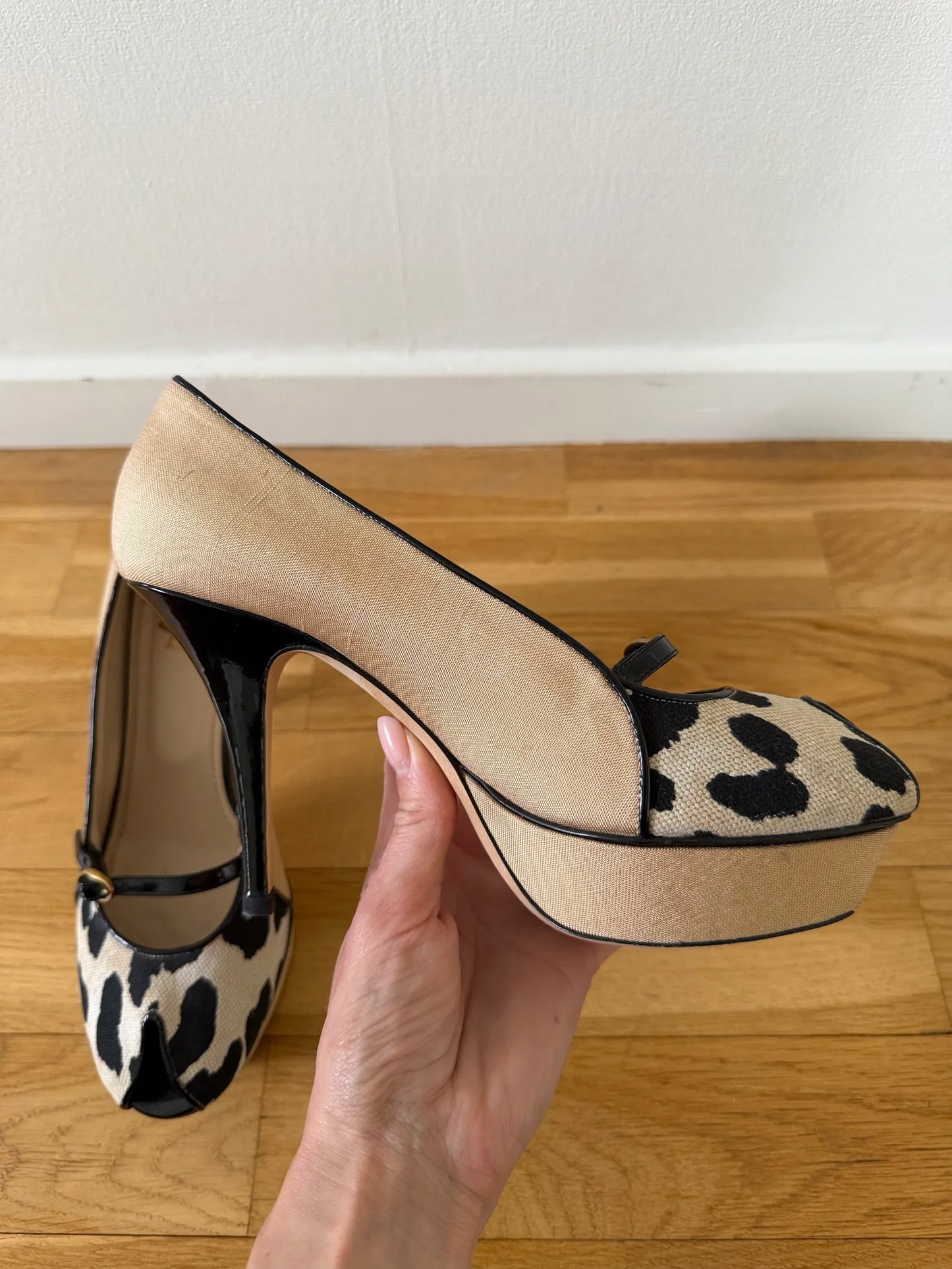 Yves Saint Laurent Heels