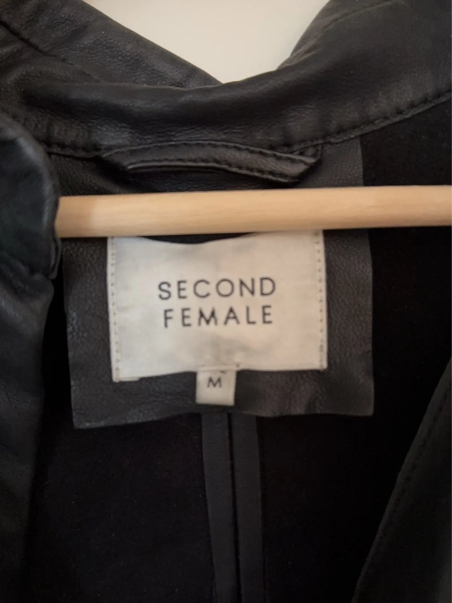 Second Female-skinnklänning NWOT