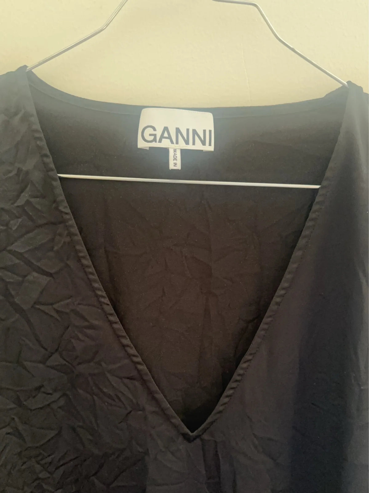 Ganni Svart Crinklad Kvalitet Dress