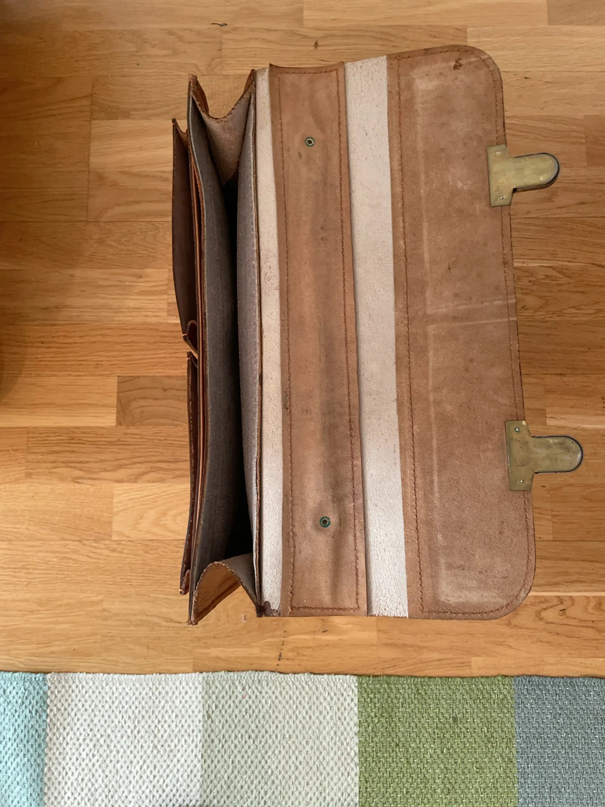 Milan-skinndatorväska NWOT