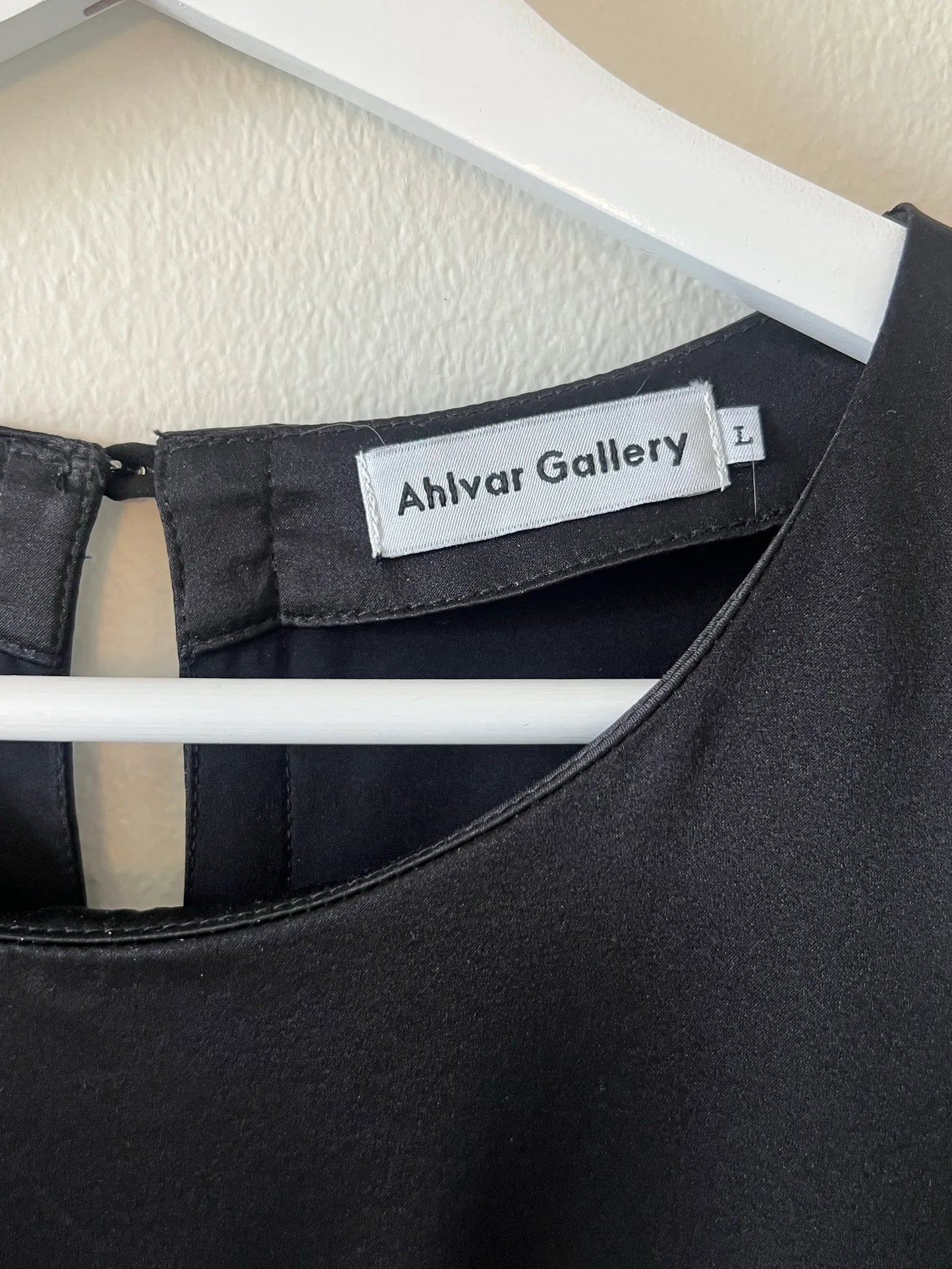 Ahlvar Gallery-sidenblus
