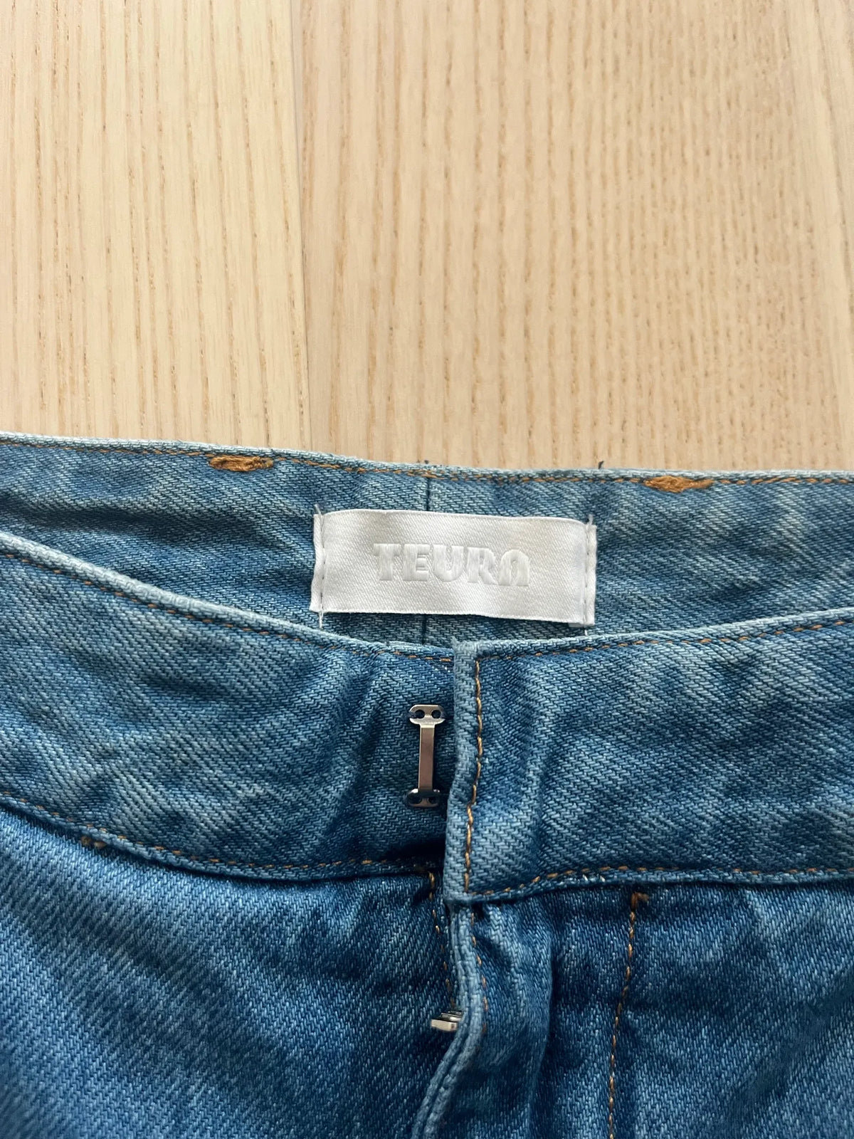 Teurn Studios Lori Blue-jeans NWOT