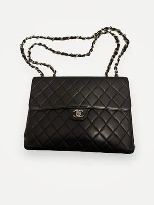 Chanel Classic Single Flap-skinnaxelremsväska