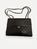 Chanel Classic Single Flap-skinnaxelremsväska