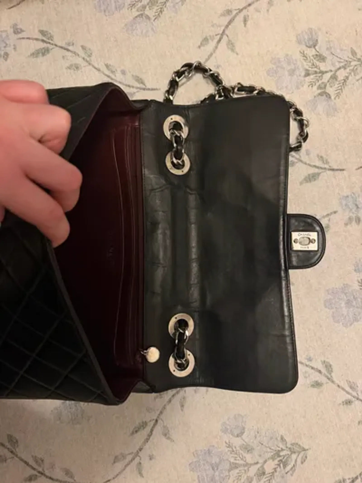 Chanel Classic Single Flap-skinnaxelremsväska