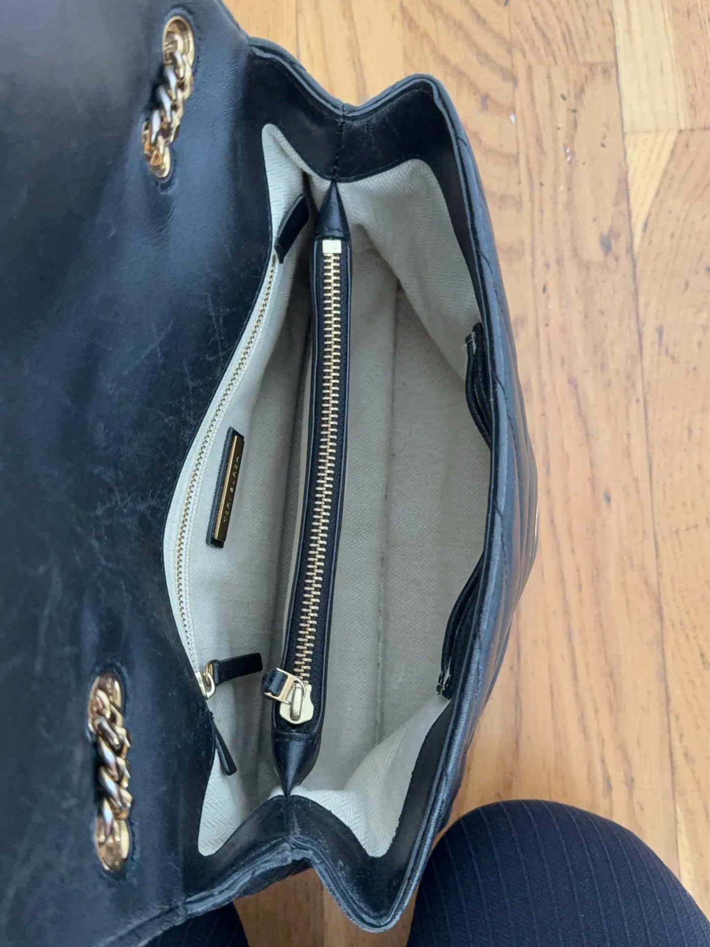 Tory Burch-skinnaxelremsväska