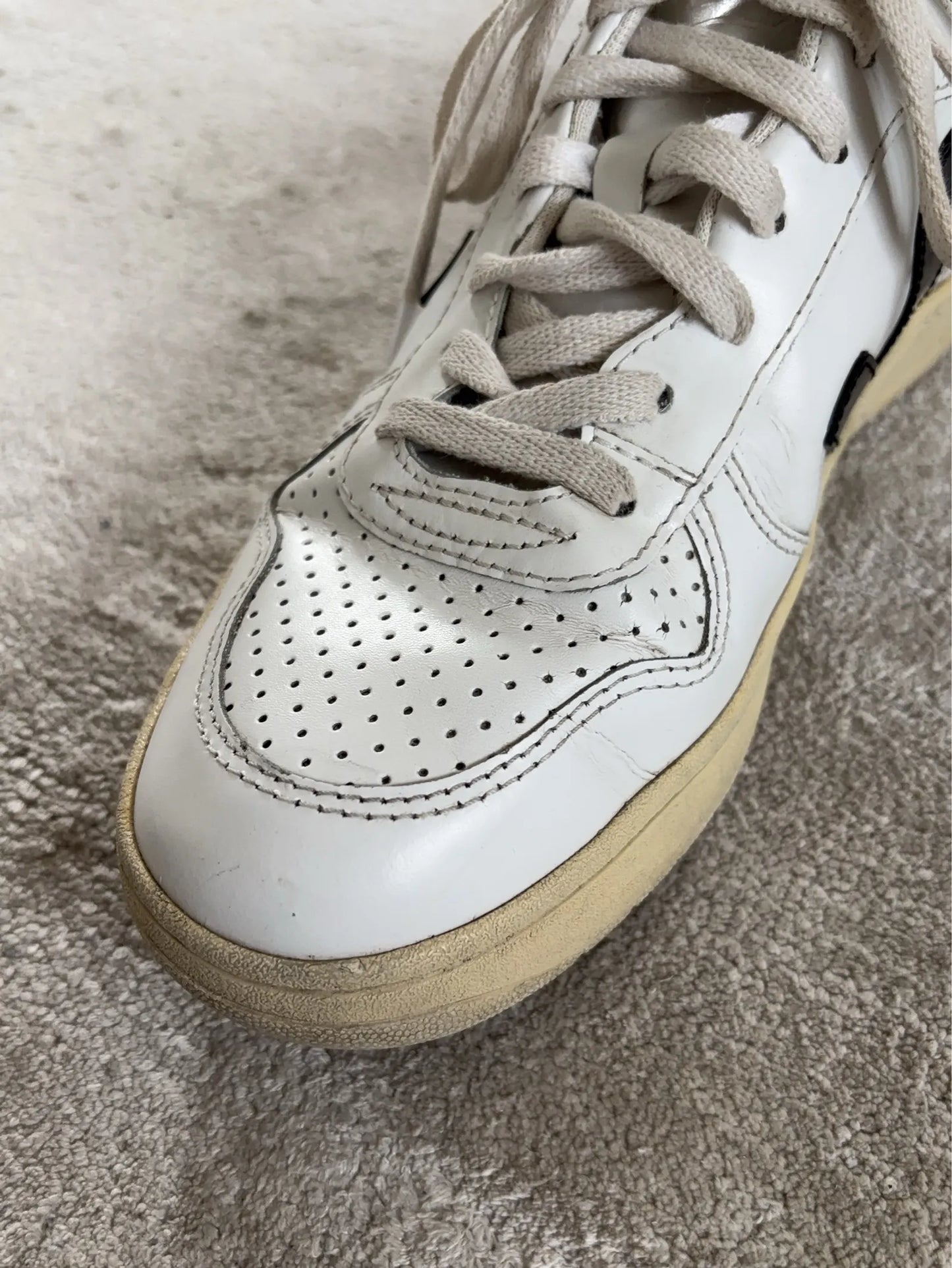 Veja V-10-skinnsneakers