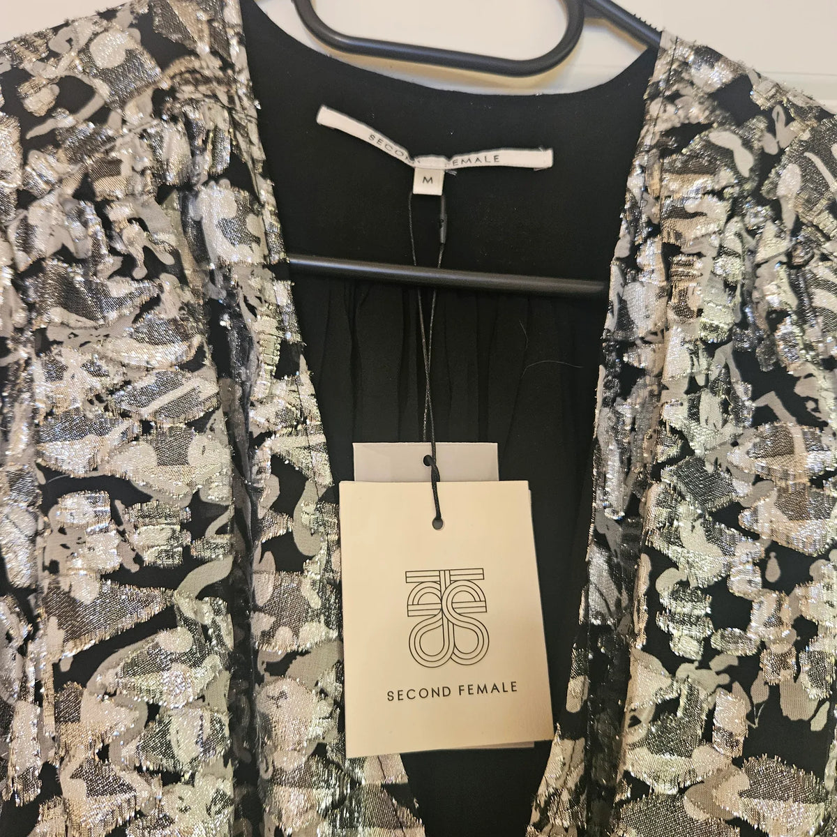 Second Female Doodle Wrap-blus NWT