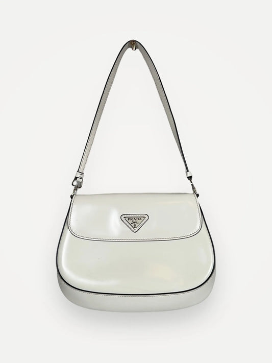 Prada-skinnaxelremsväska