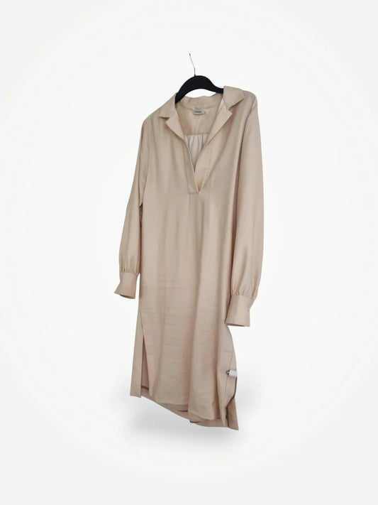 Toteme Cremevit-klänning