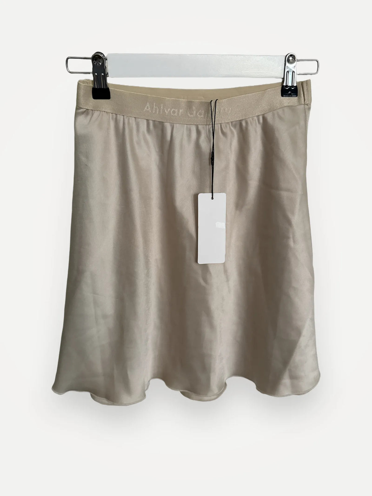 Ahlvar Gallery Hana Short Satin-kjol NWT