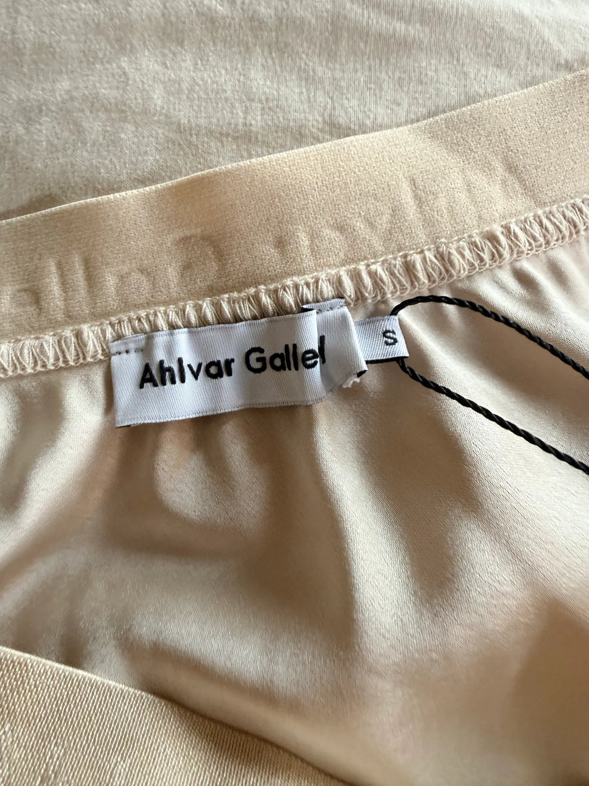 Ahlvar Gallery Hana Short Satin-kjol NWT